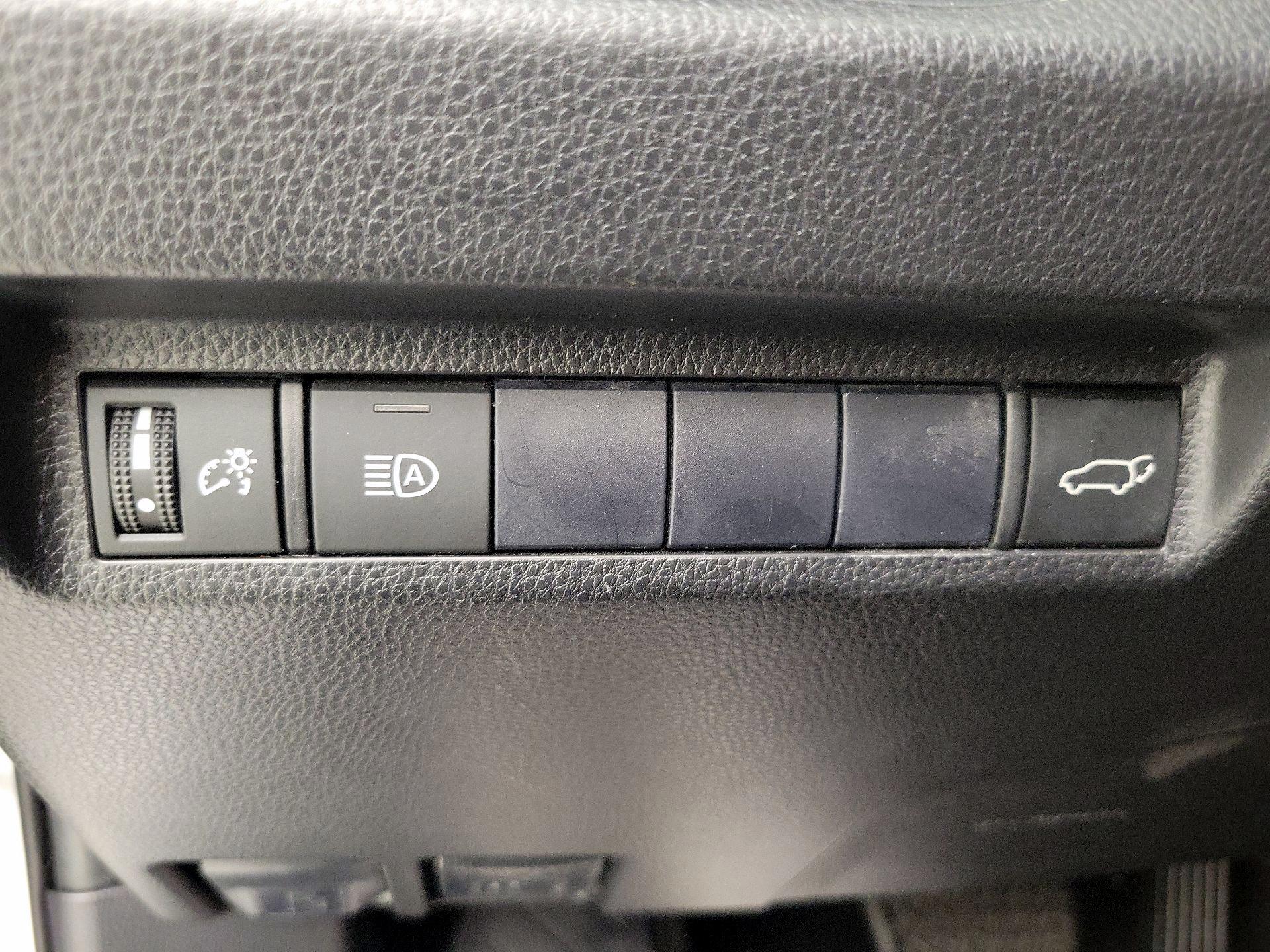 Thumbnail: 2021 Toyota RAV4 - 13