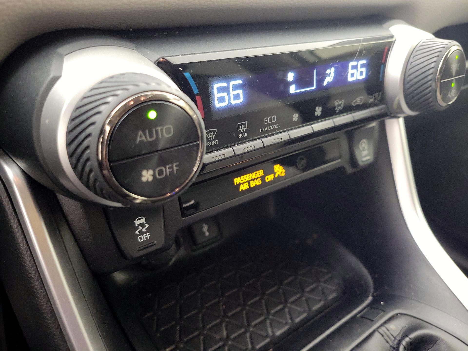 Thumbnail: 2021 Toyota RAV4 - 16