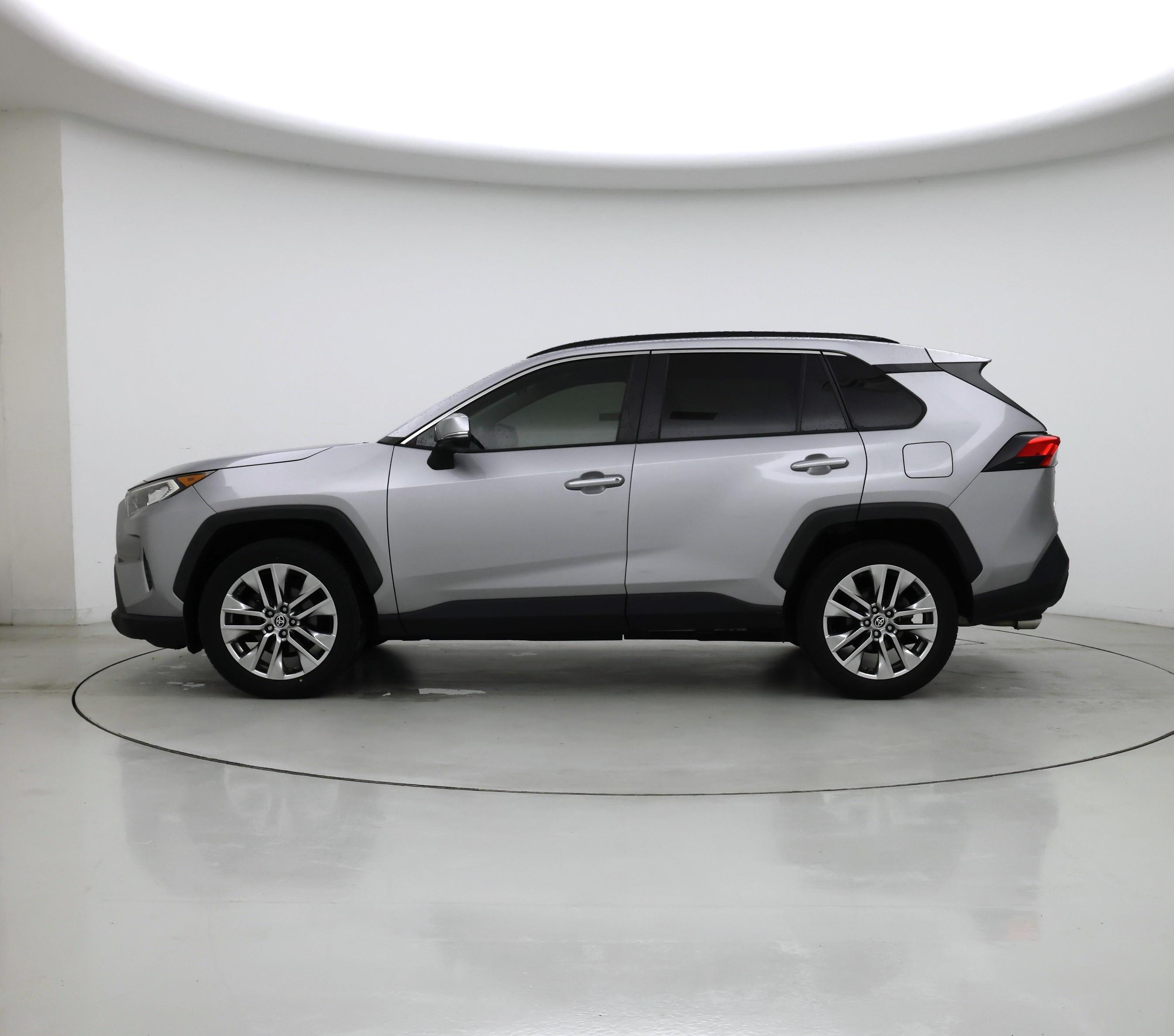 Thumbnail: 2021 Toyota RAV4 - 3
