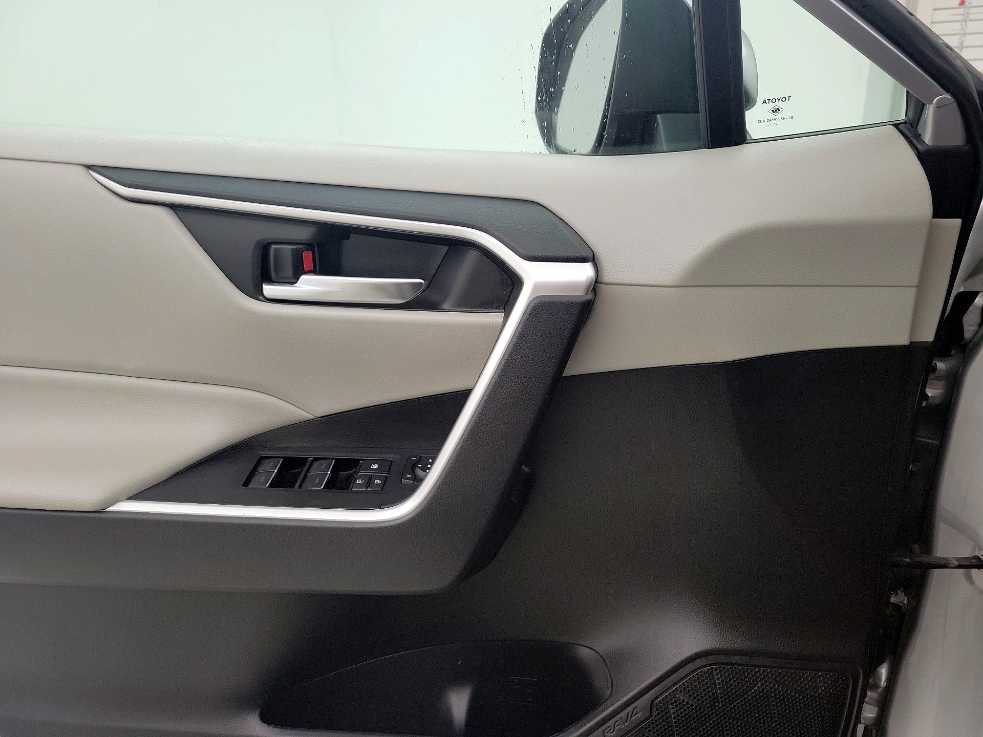 Thumbnail: 2022 Toyota RAV4 - 12