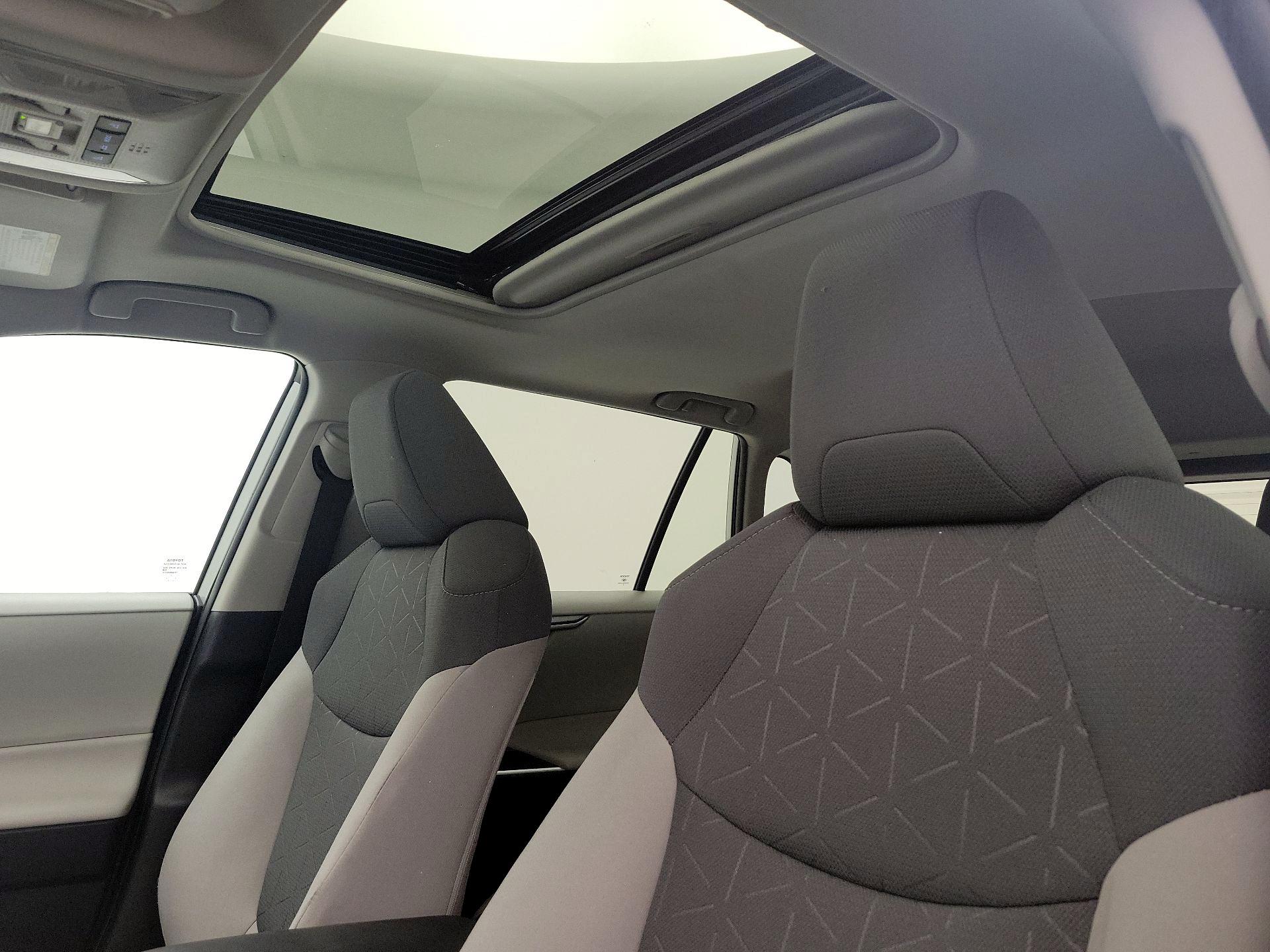 Thumbnail: 2022 Toyota RAV4 - 19