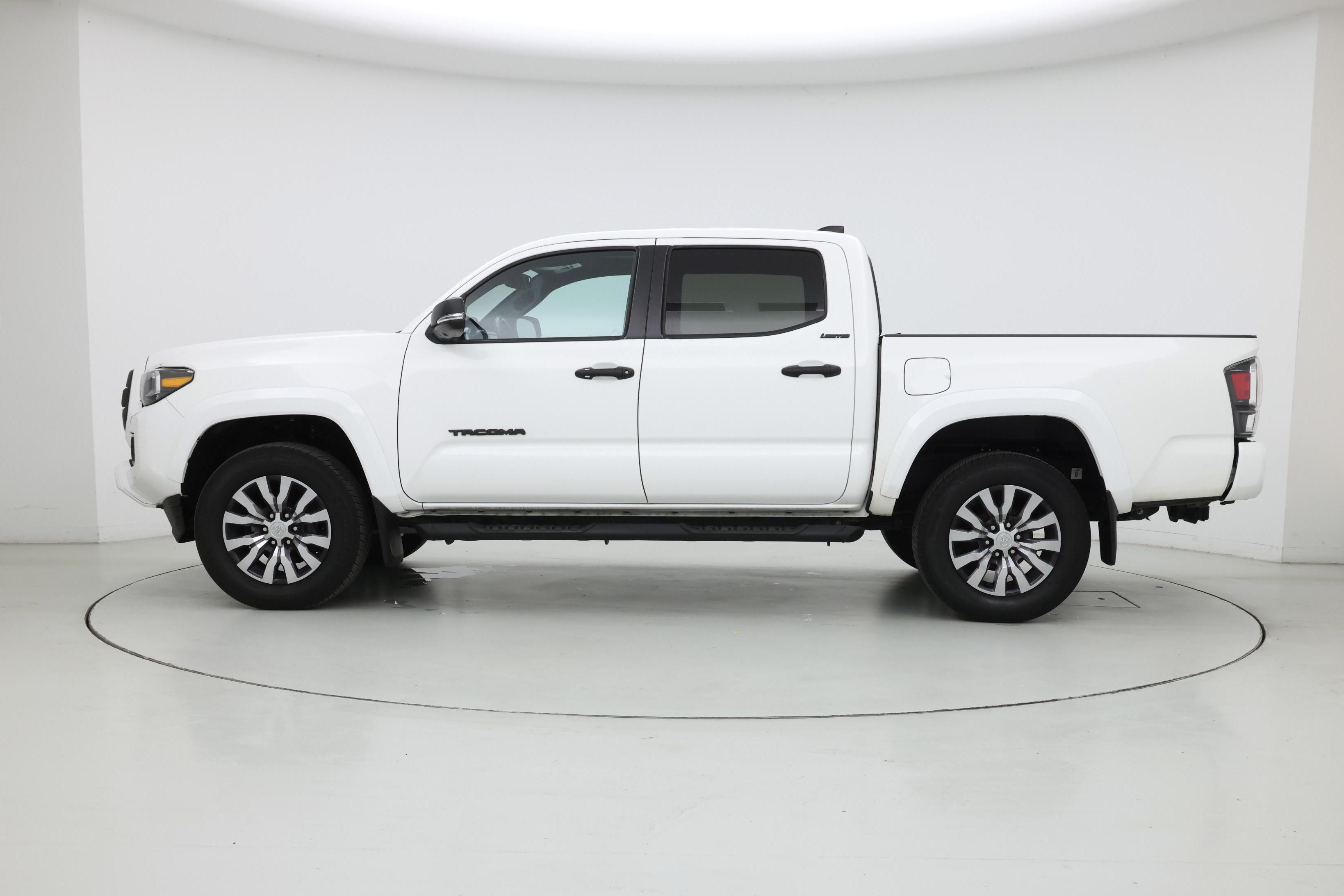 Thumbnail: 2022 Toyota Tacoma - 3