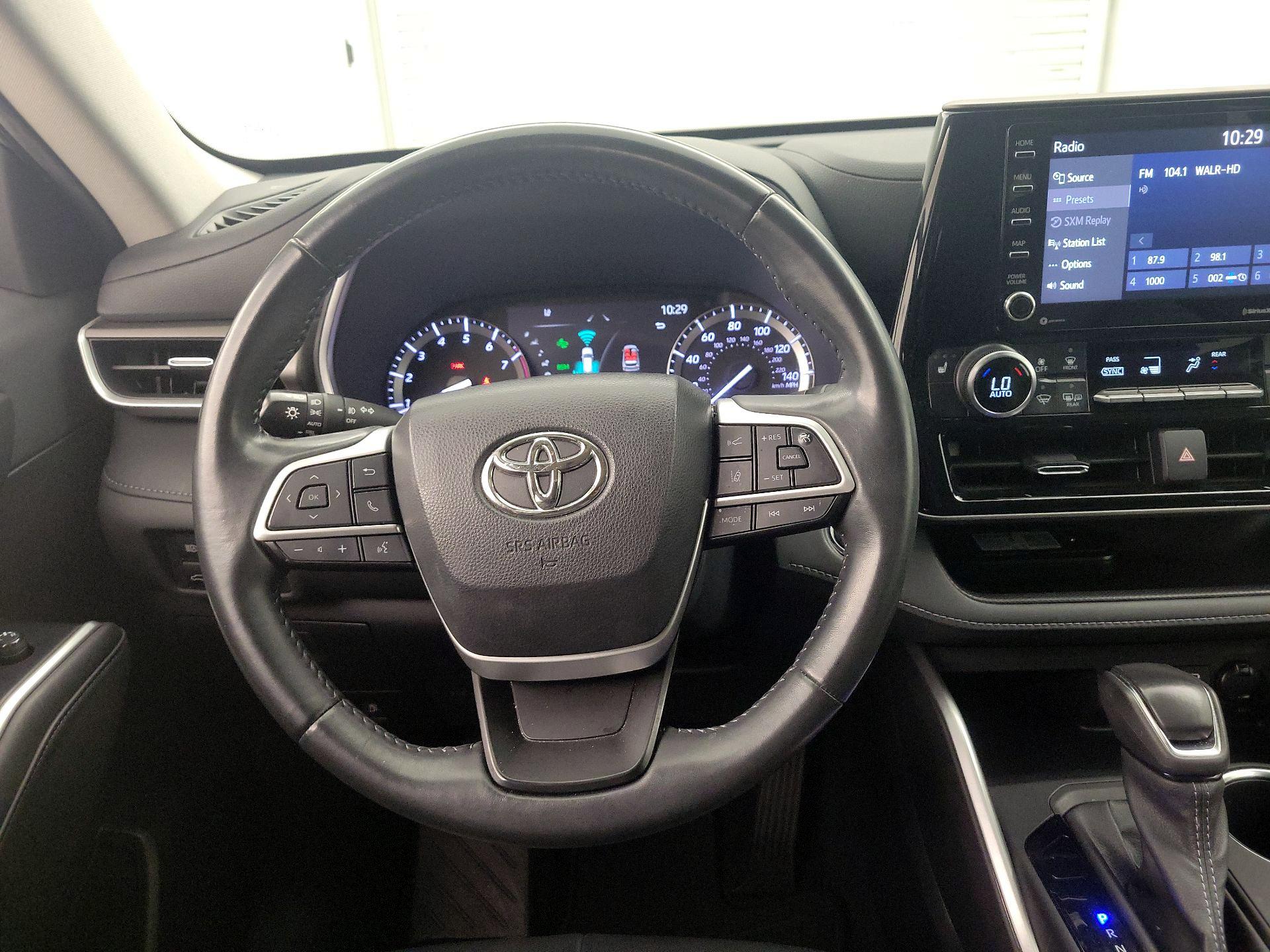 Thumbnail: 2022 Toyota Highlander - 10