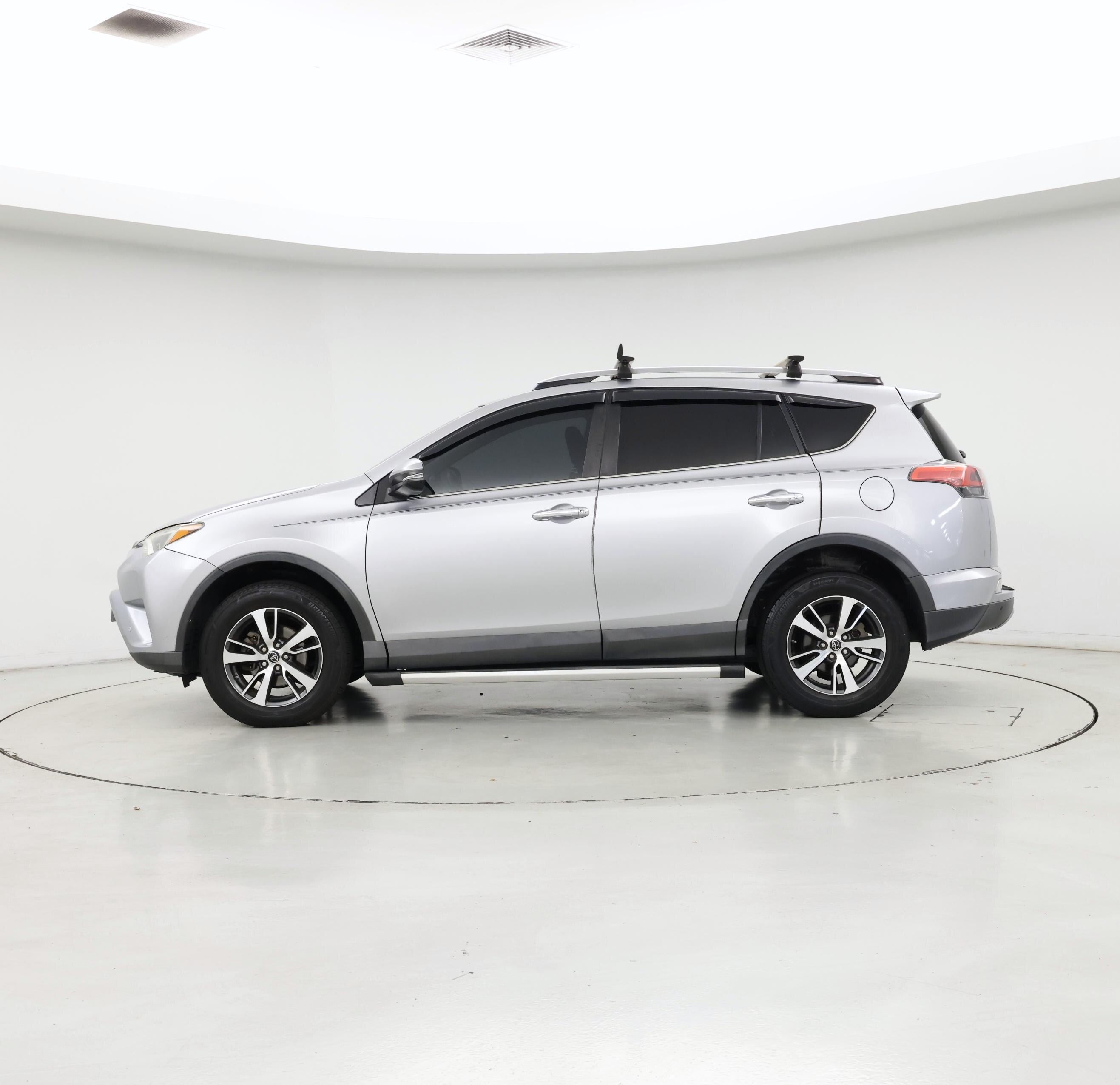 Thumbnail: 2017 Toyota RAV4 - 3