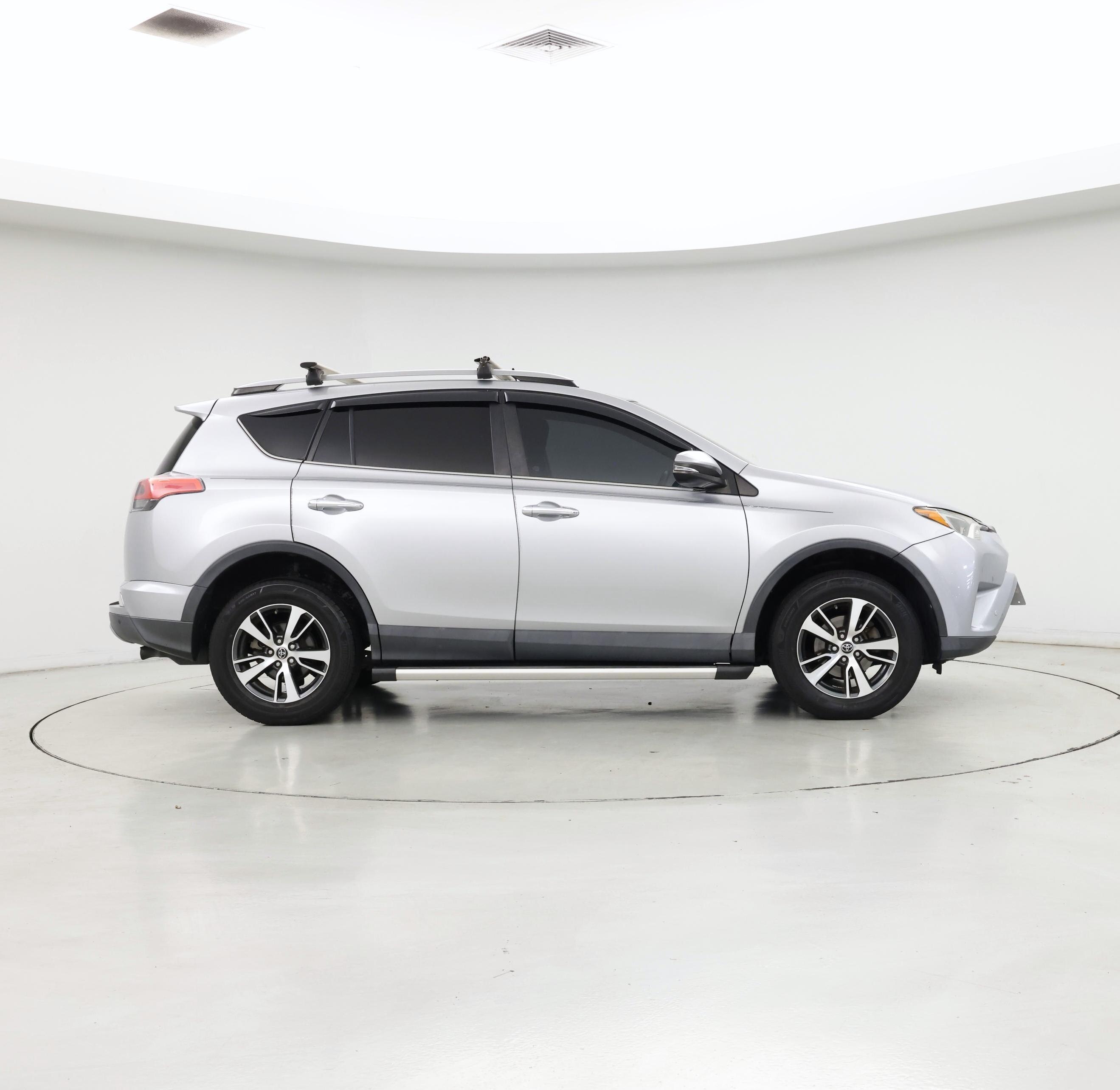 Thumbnail: 2017 Toyota RAV4 - 7