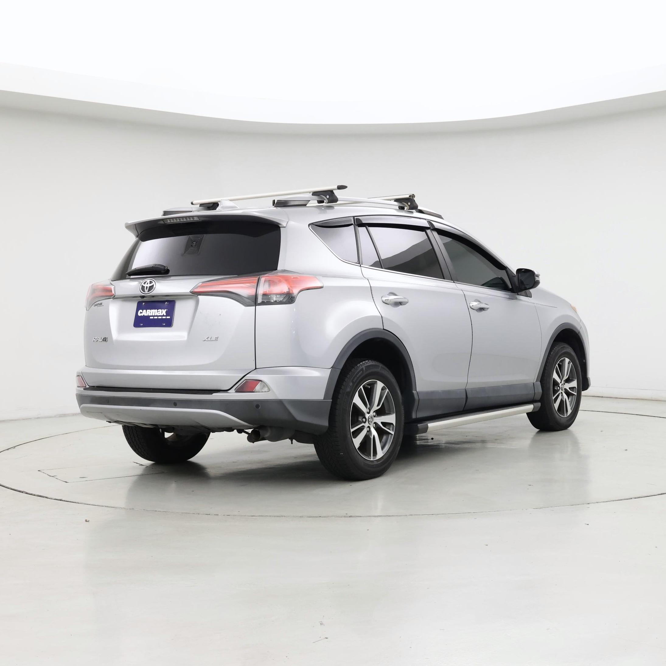 Thumbnail: 2017 Toyota RAV4 - 8