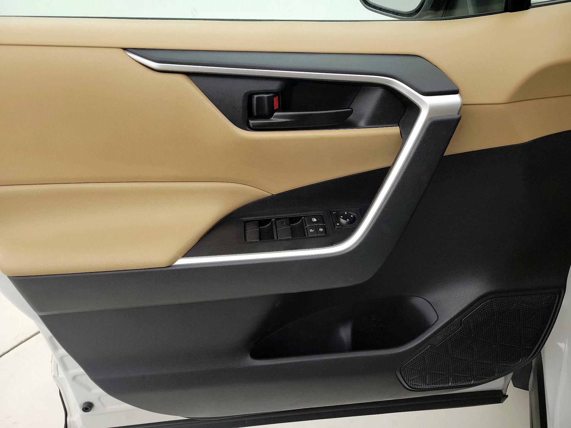Thumbnail: 2019 Toyota RAV4 - 12