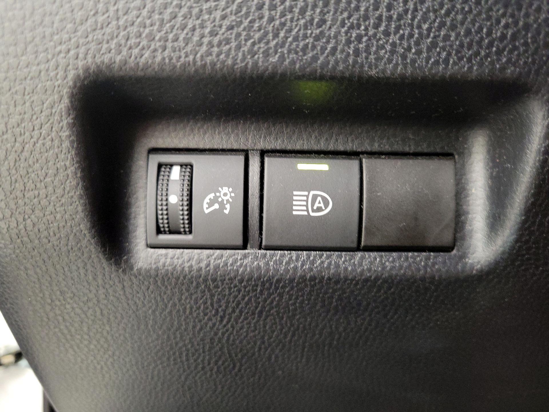 Thumbnail: 2019 Toyota RAV4 - 13