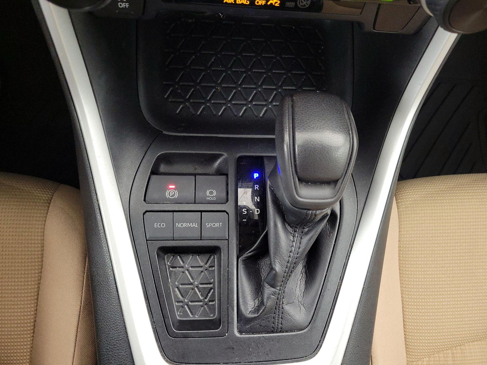 Thumbnail: 2019 Toyota RAV4 - 17