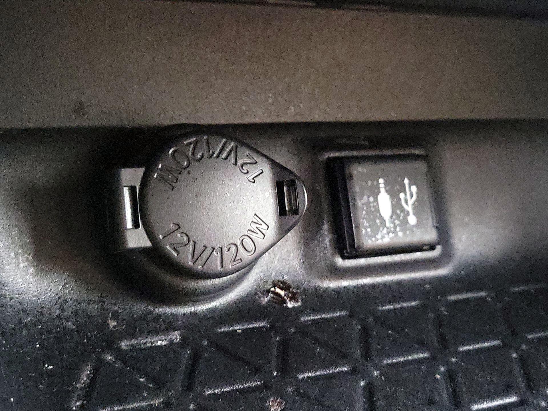 Thumbnail: 2019 Toyota RAV4 - 18