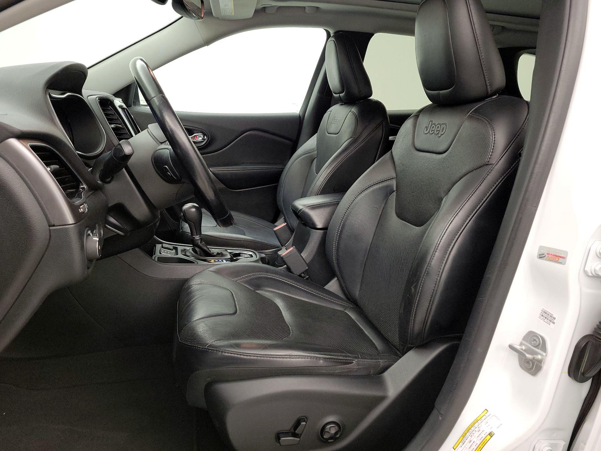 Thumbnail: 2020 Jeep Cherokee - 11