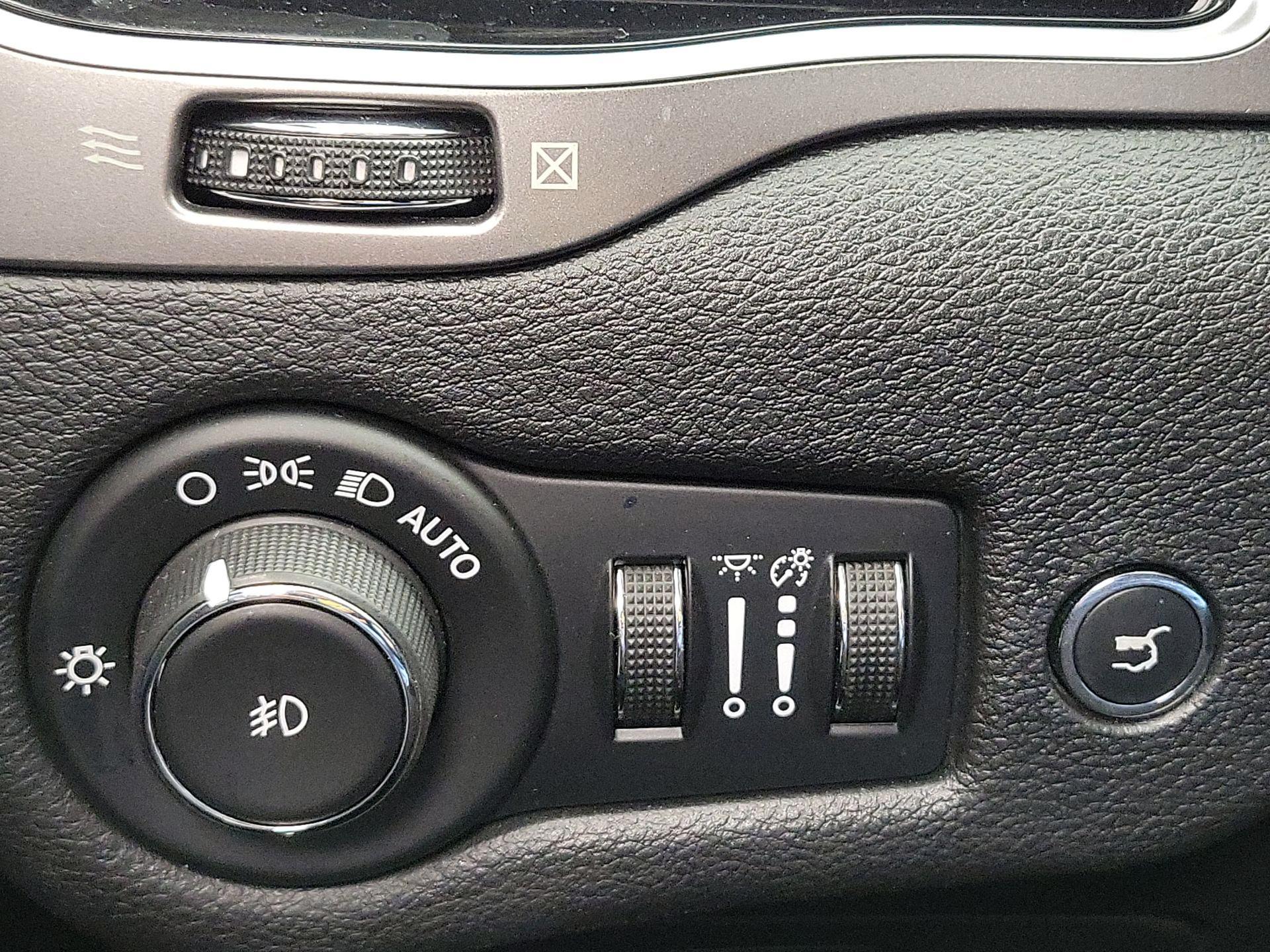 Thumbnail: 2020 Jeep Cherokee - 13