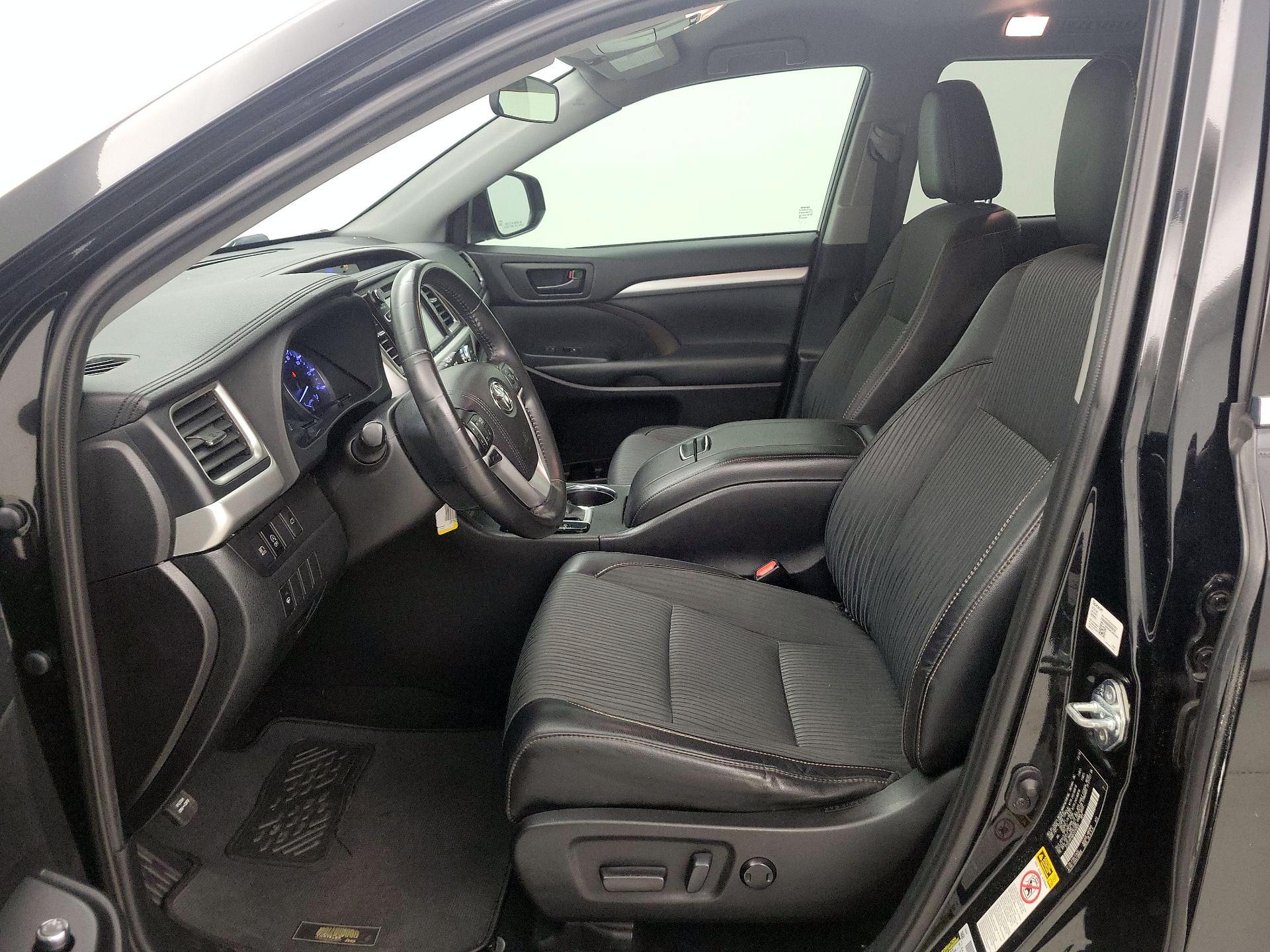 Thumbnail: 2019 Toyota Highlander - 11