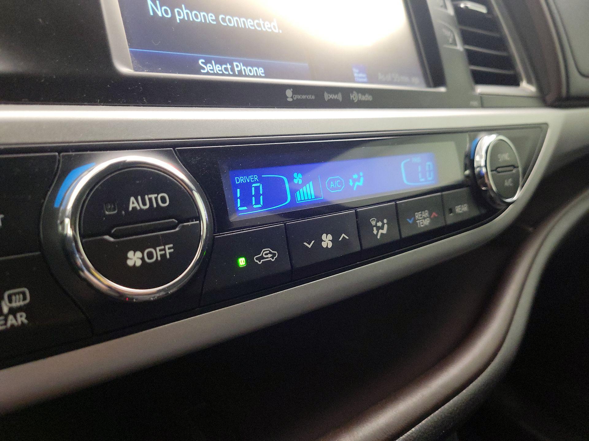 Thumbnail: 2019 Toyota Highlander - 16
