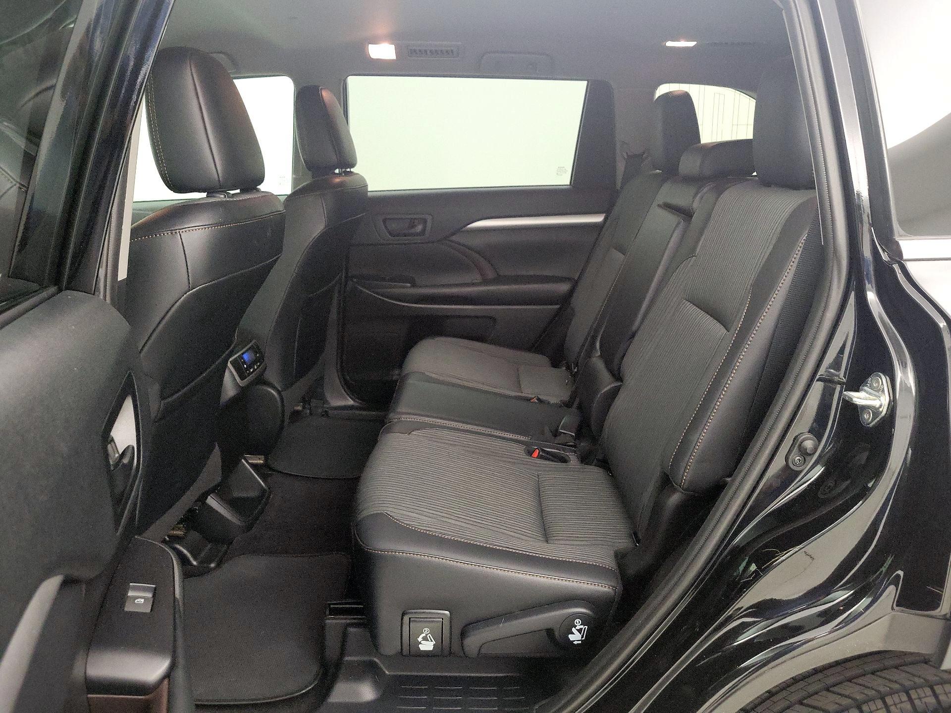 Thumbnail: 2019 Toyota Highlander - 19