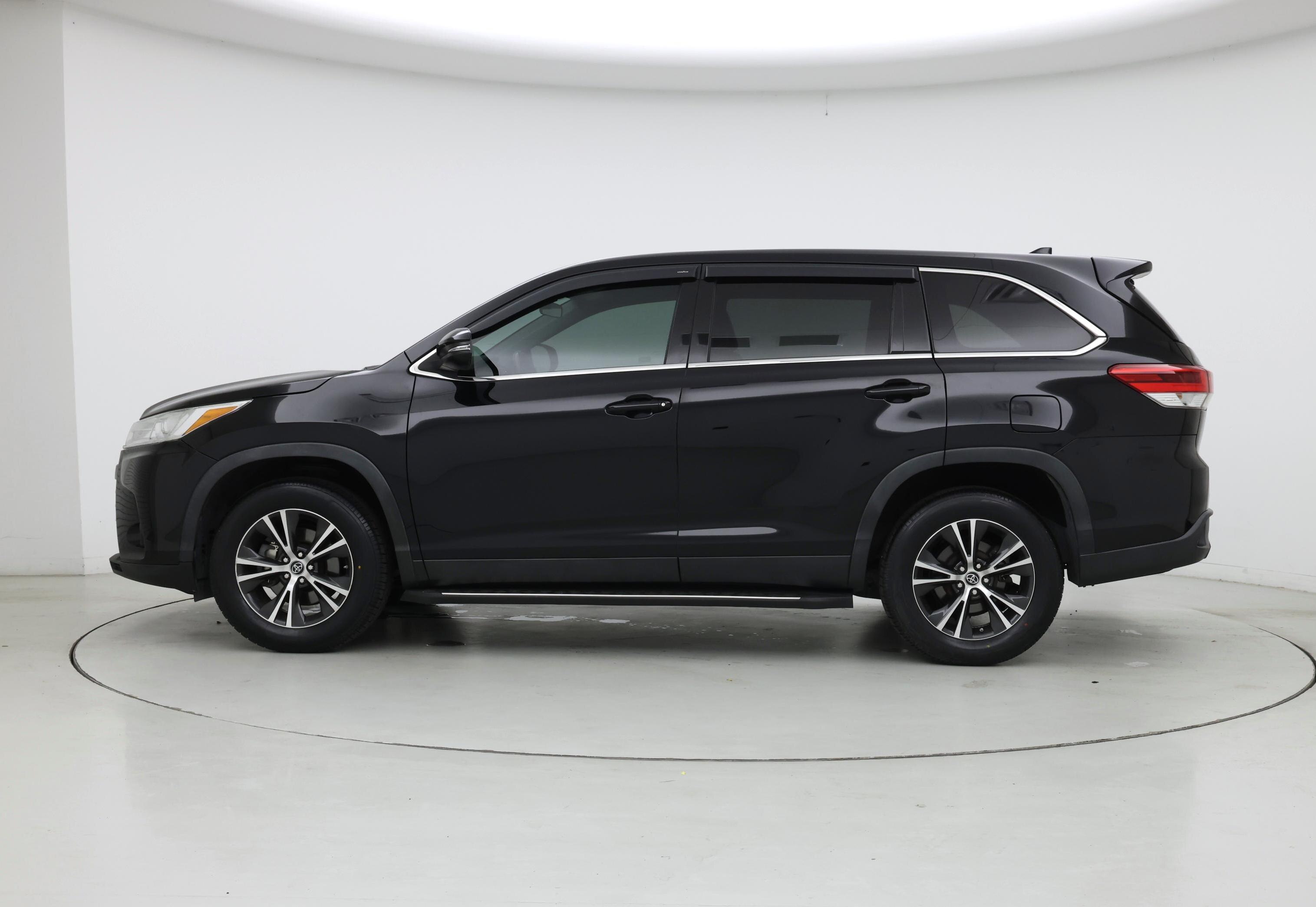 Thumbnail: 2019 Toyota Highlander - 3