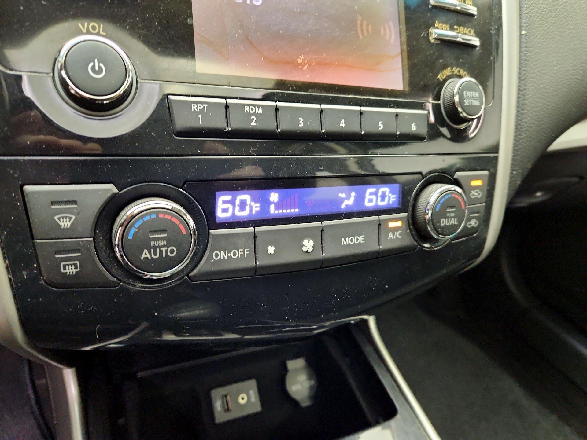 Thumbnail: 2014 Nissan Altima - 16