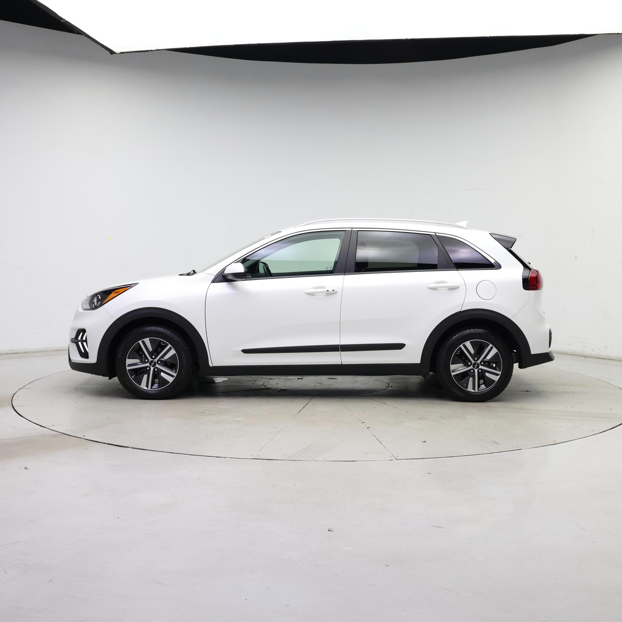 Thumbnail: 2022 Kia Niro - 3