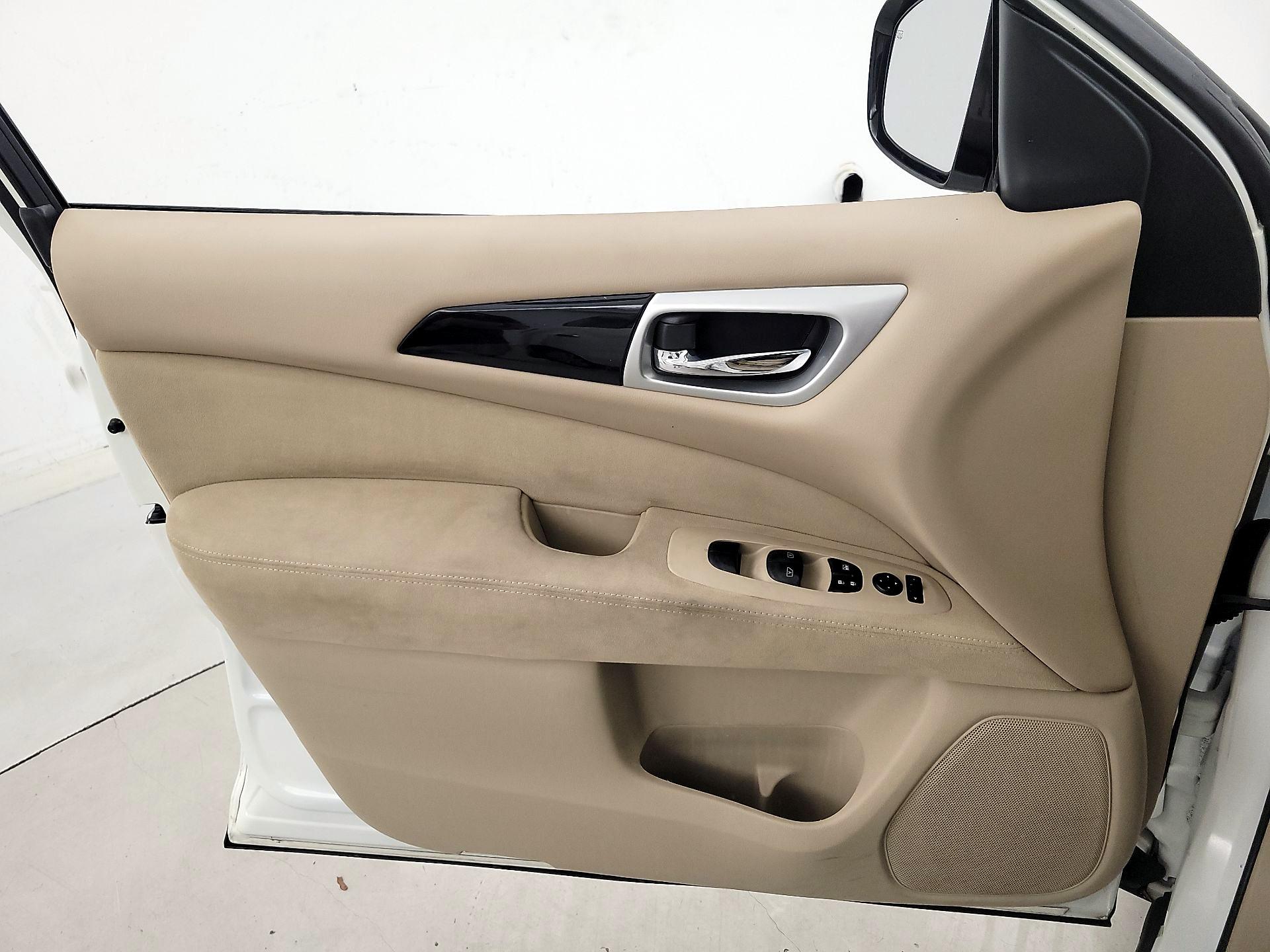 Thumbnail: 2015 Nissan Pathfinder - 12