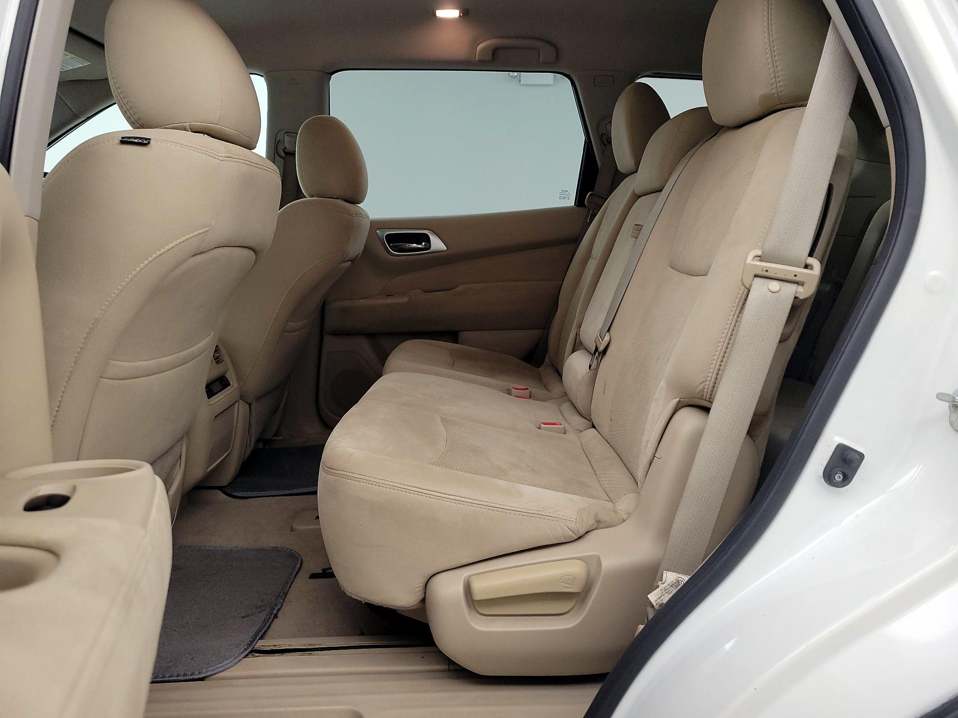 Thumbnail: 2015 Nissan Pathfinder - 19