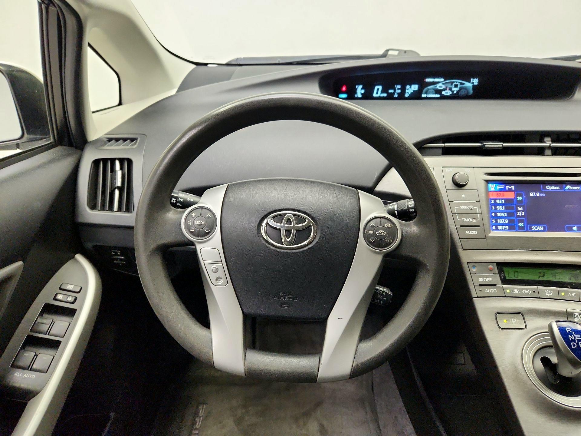 Thumbnail: 2014 Toyota Prius - 10