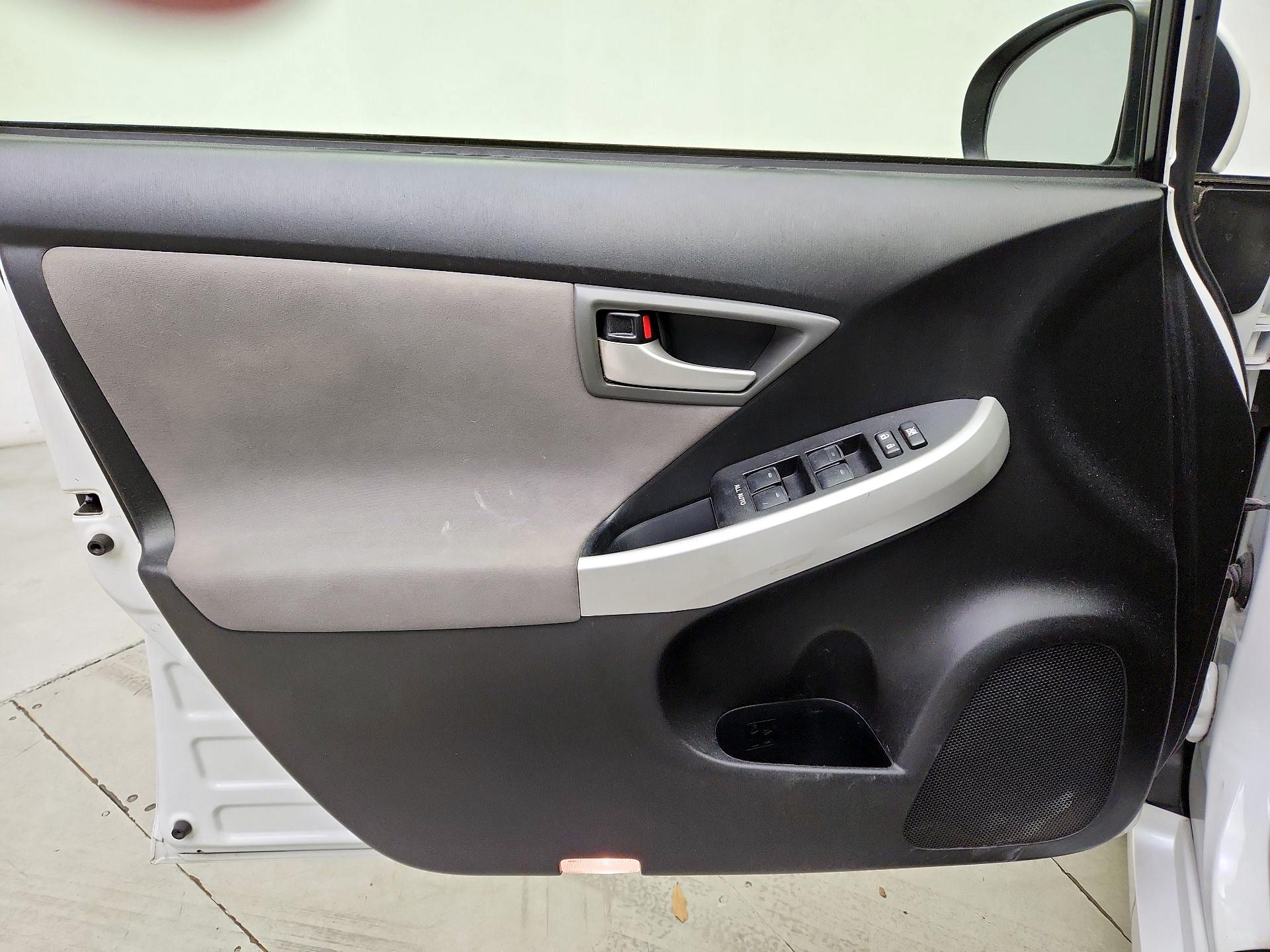 Thumbnail: 2014 Toyota Prius - 12