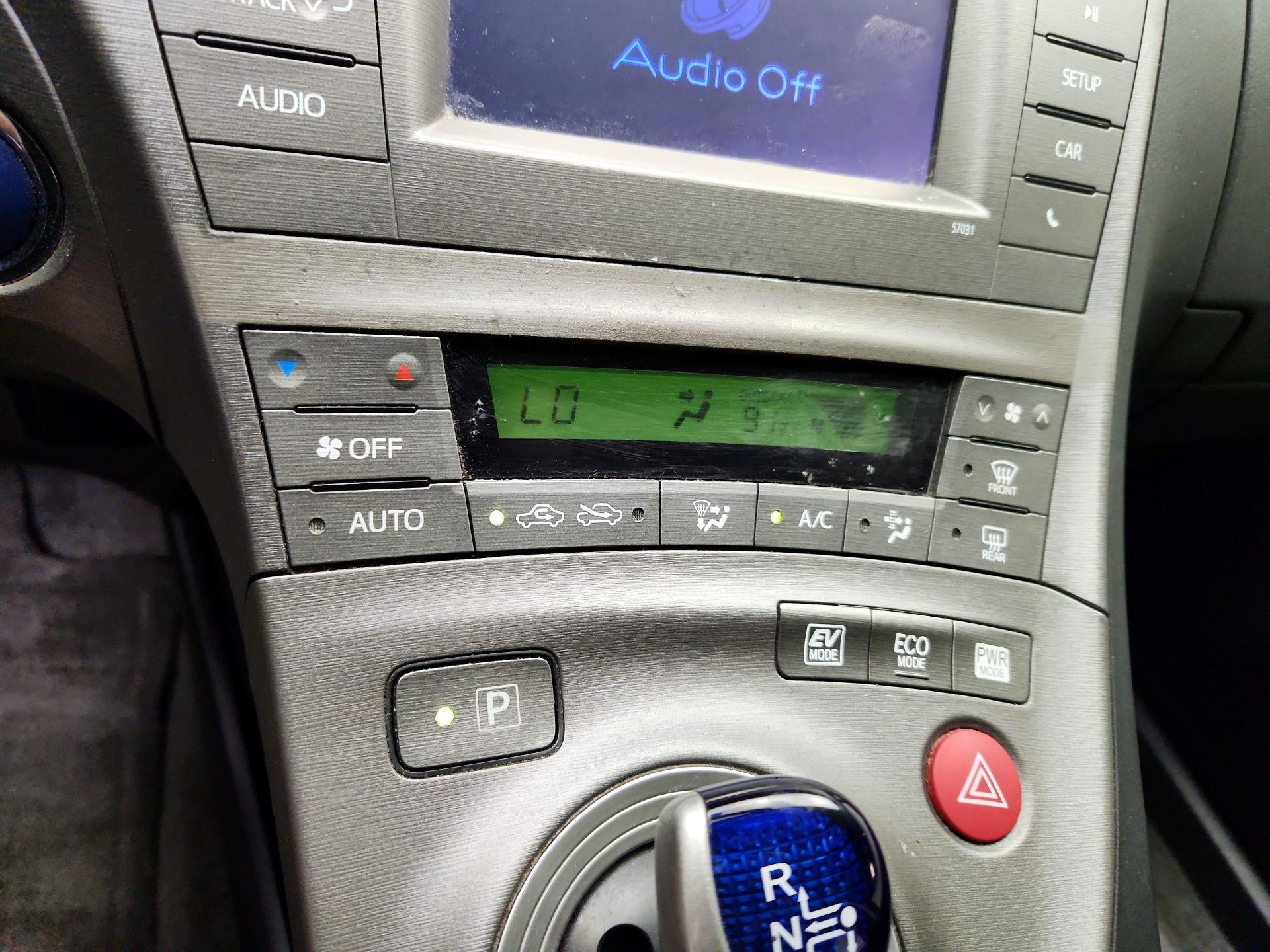 Thumbnail: 2014 Toyota Prius - 15