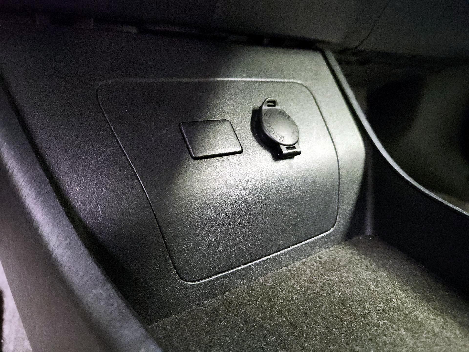 Thumbnail: 2014 Toyota Prius - 17