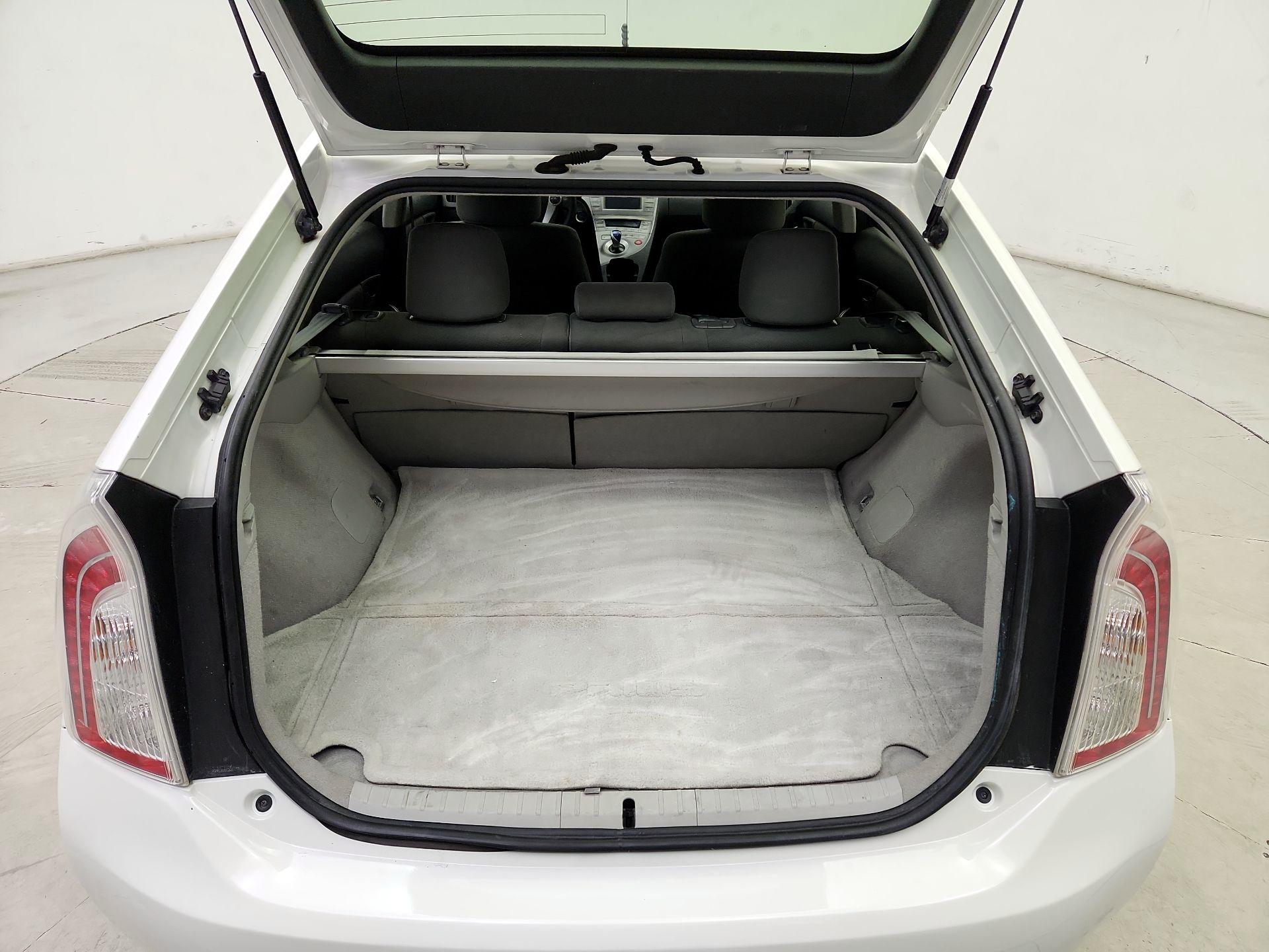 Thumbnail: 2014 Toyota Prius - 19