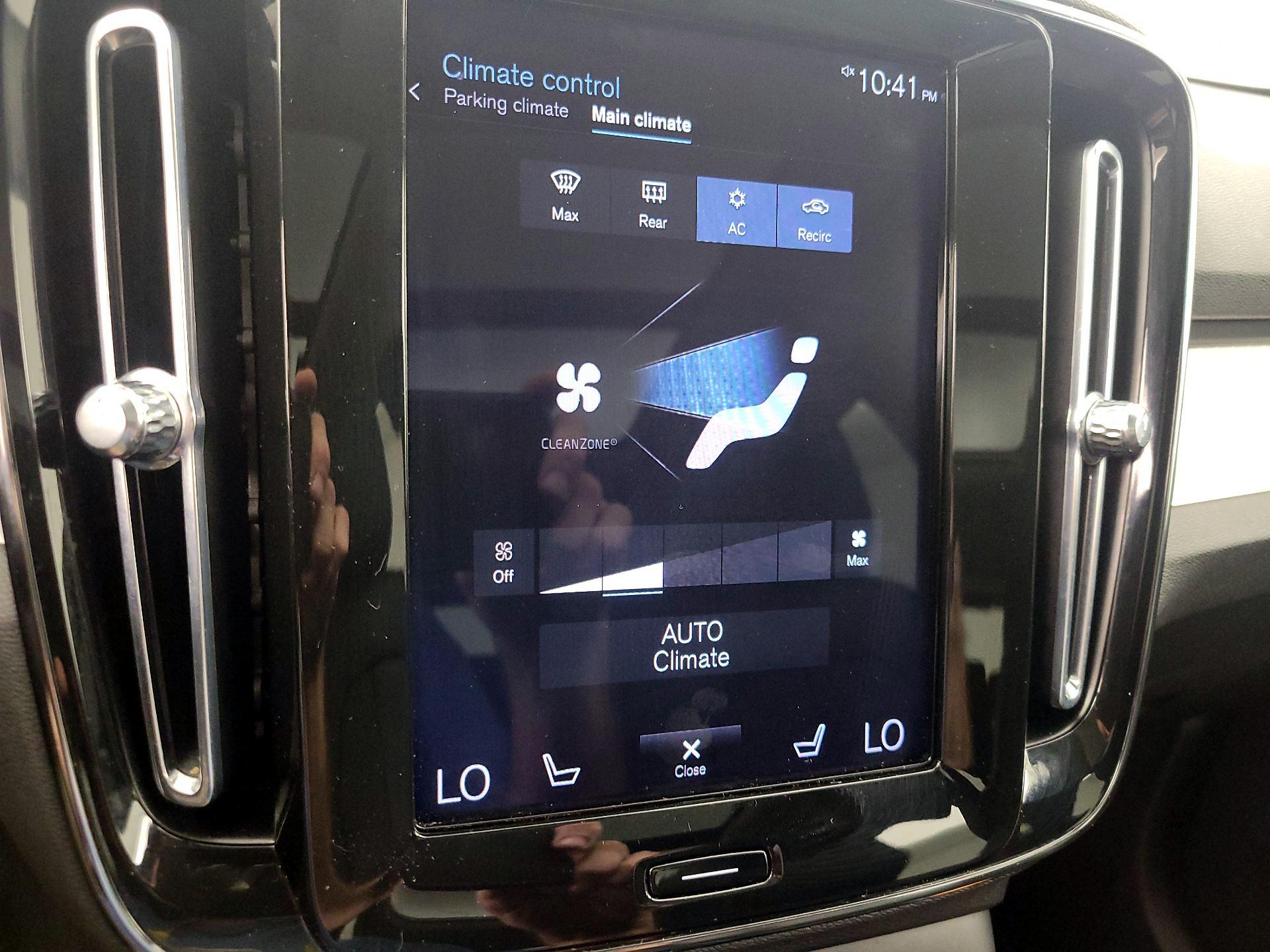 Thumbnail: 2021 Volvo XC40 - 17