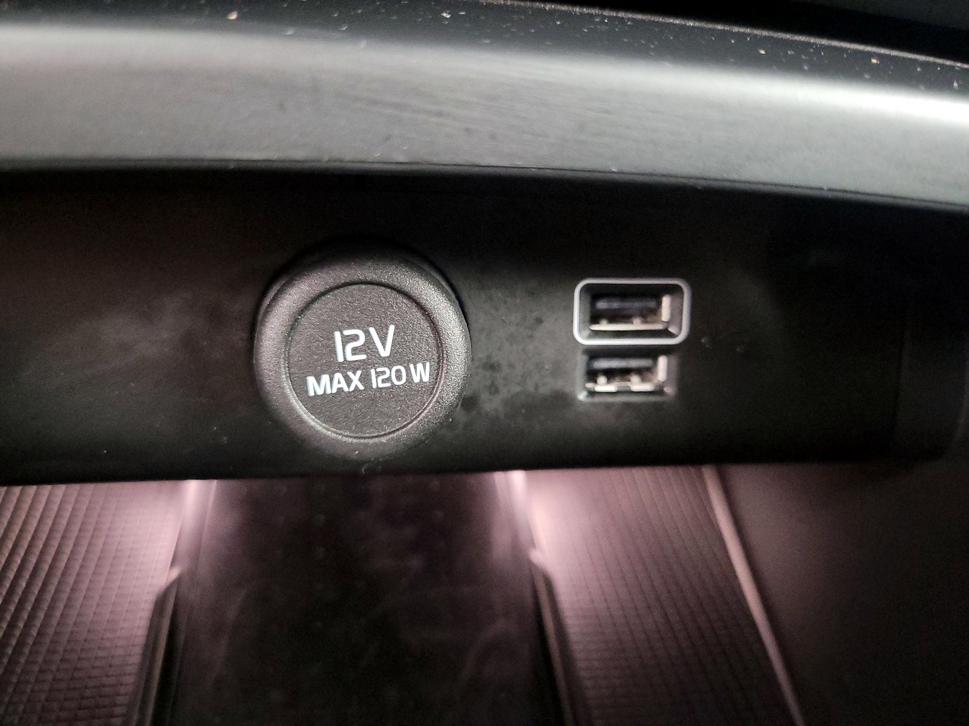 Thumbnail: 2021 Volvo XC40 - 19