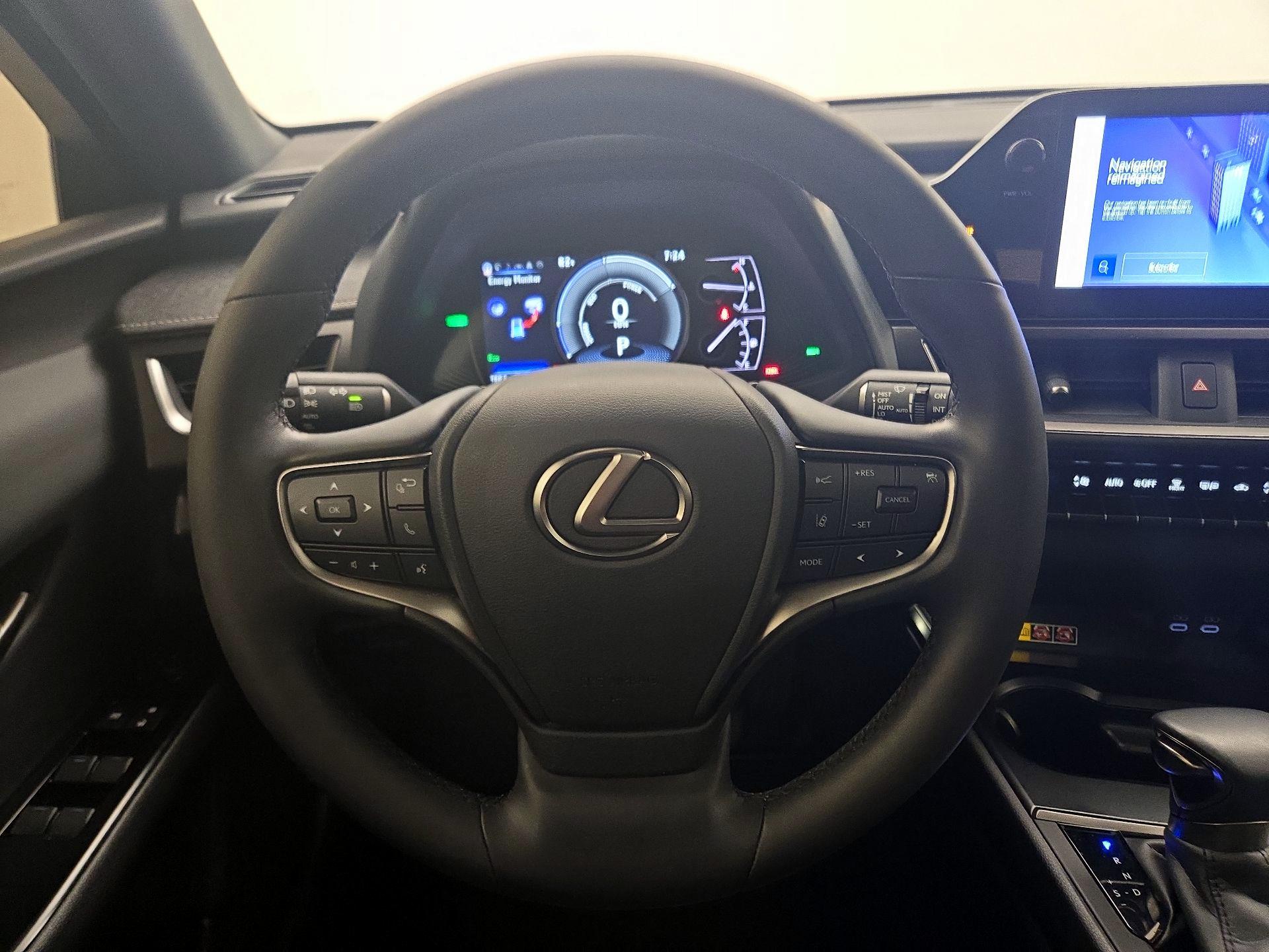 Thumbnail: 2023 Lexus UX - 10