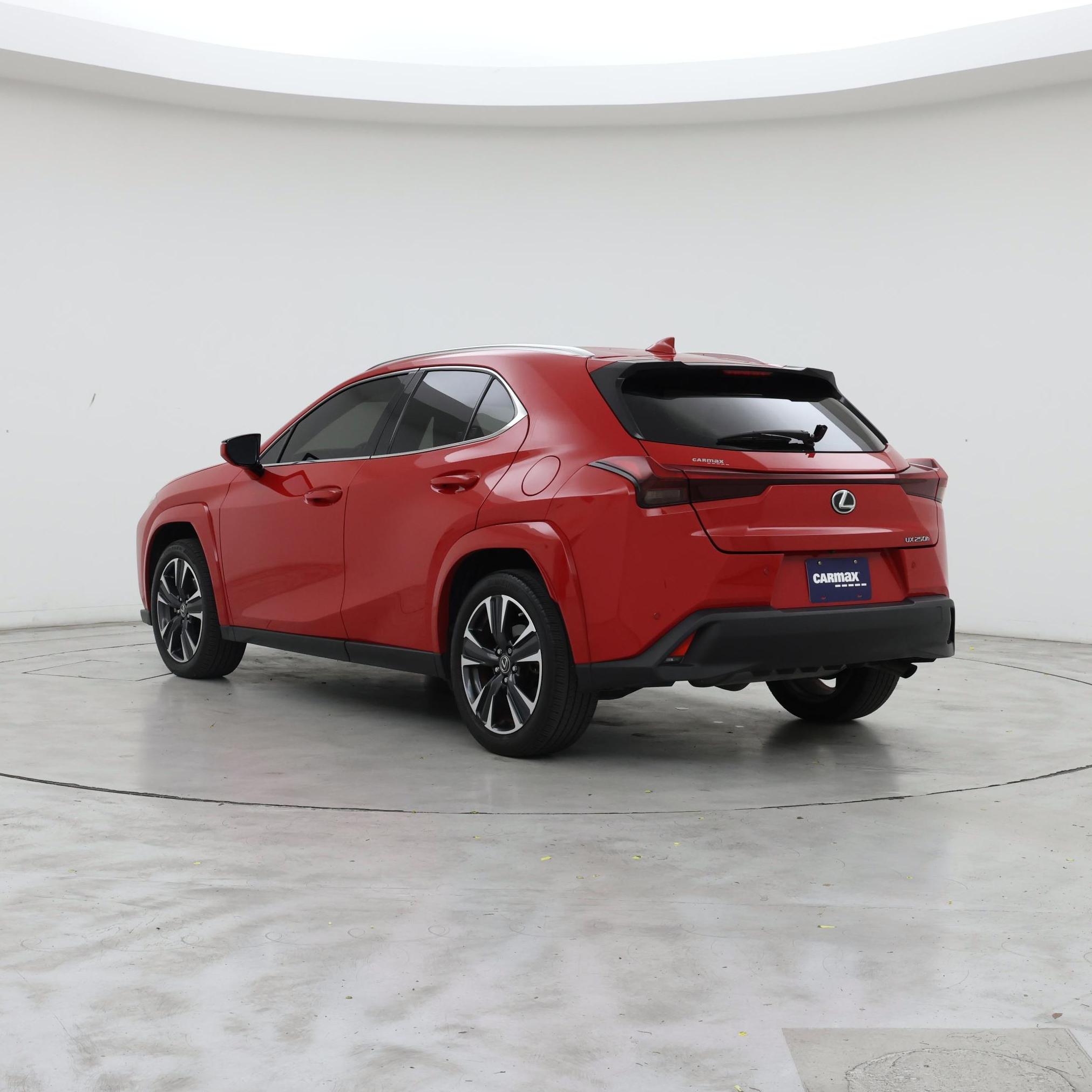 Thumbnail: 2023 Lexus UX - 2