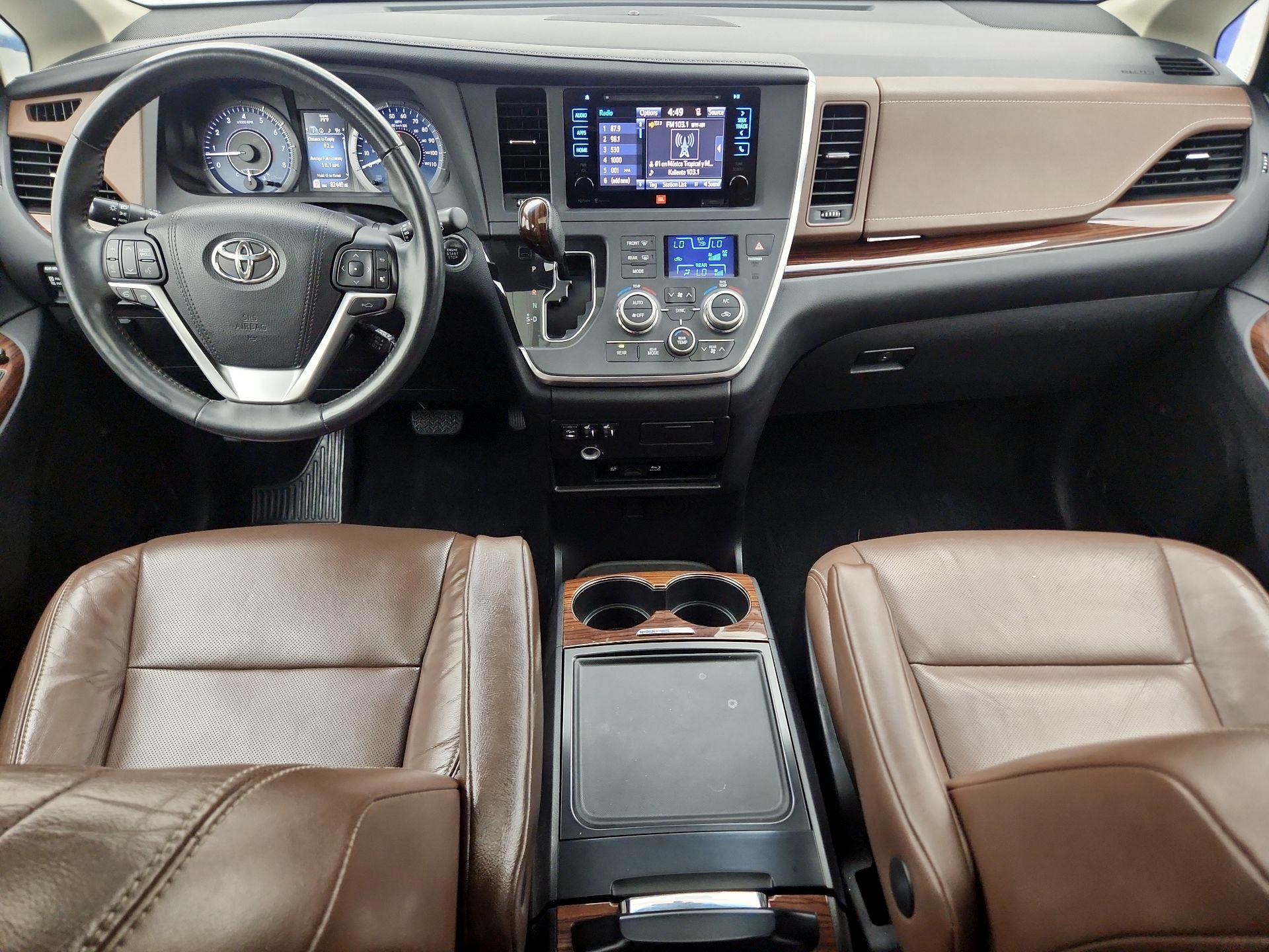 Thumbnail: 2015 Toyota Sienna - 9