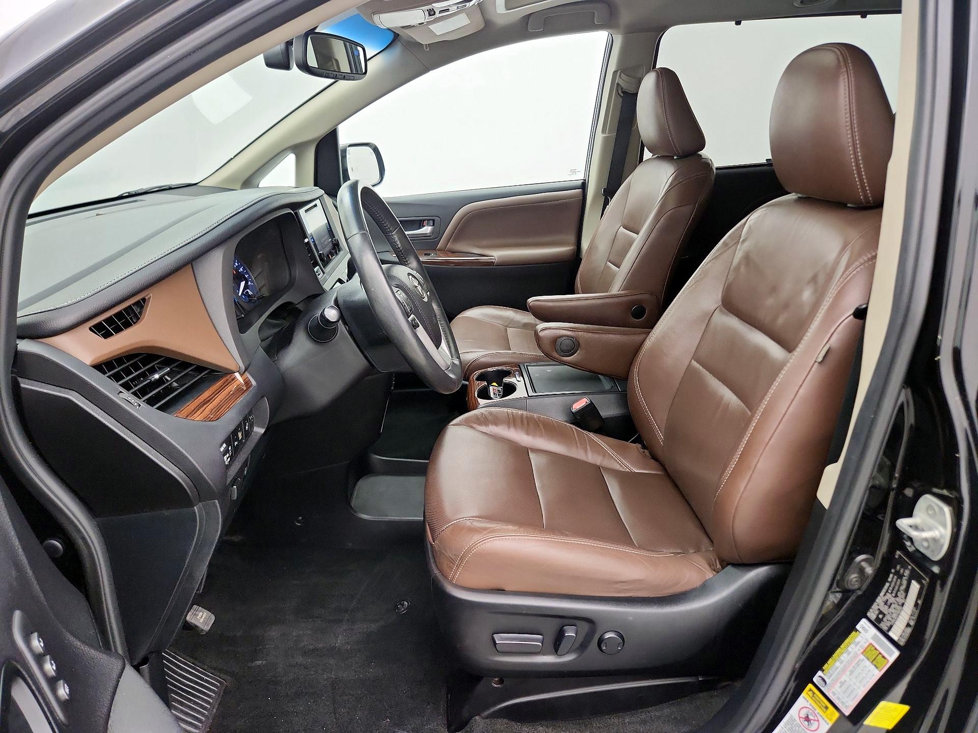 Thumbnail: 2015 Toyota Sienna - 11