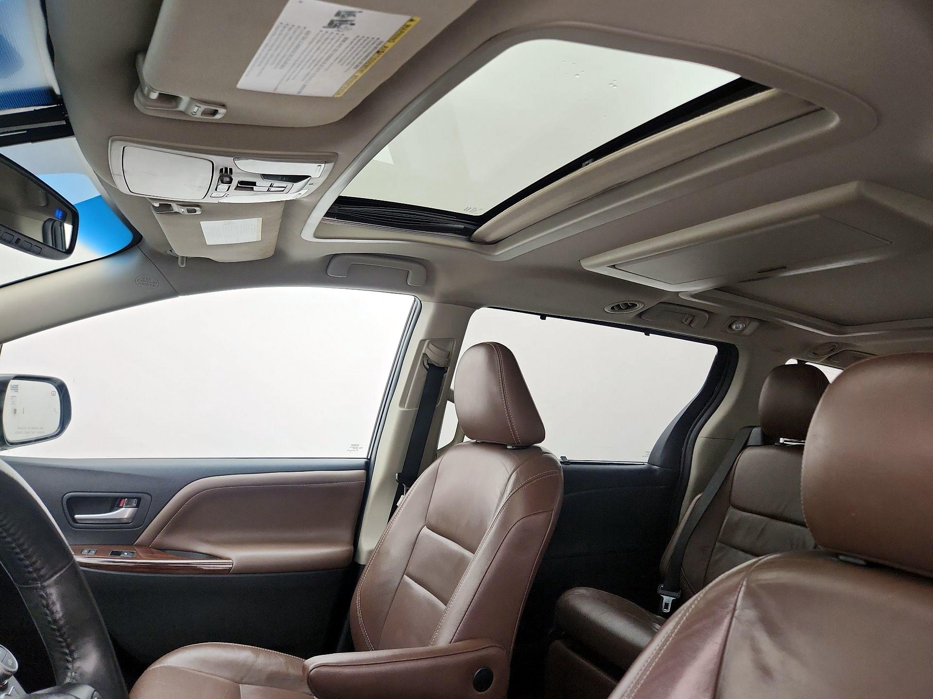 Thumbnail: 2015 Toyota Sienna - 20