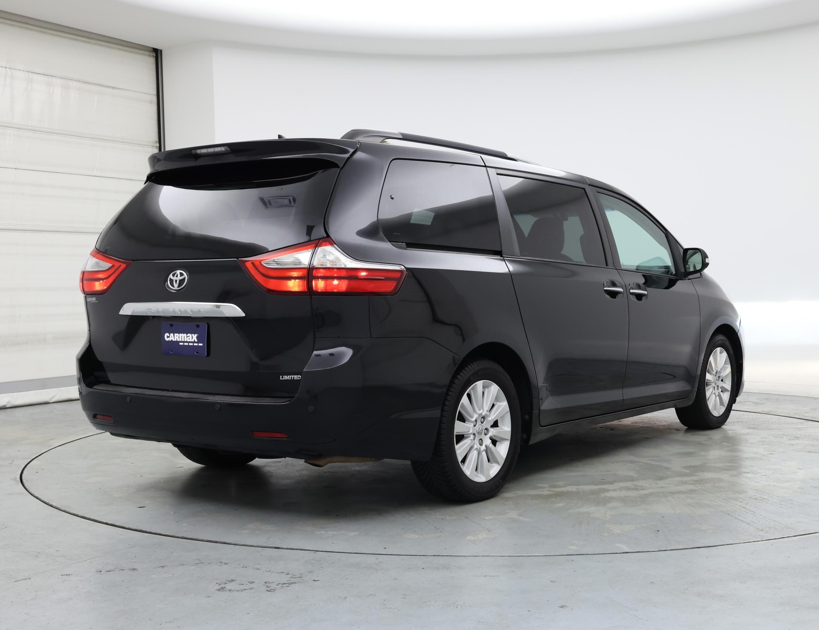 Thumbnail: 2015 Toyota Sienna - 8