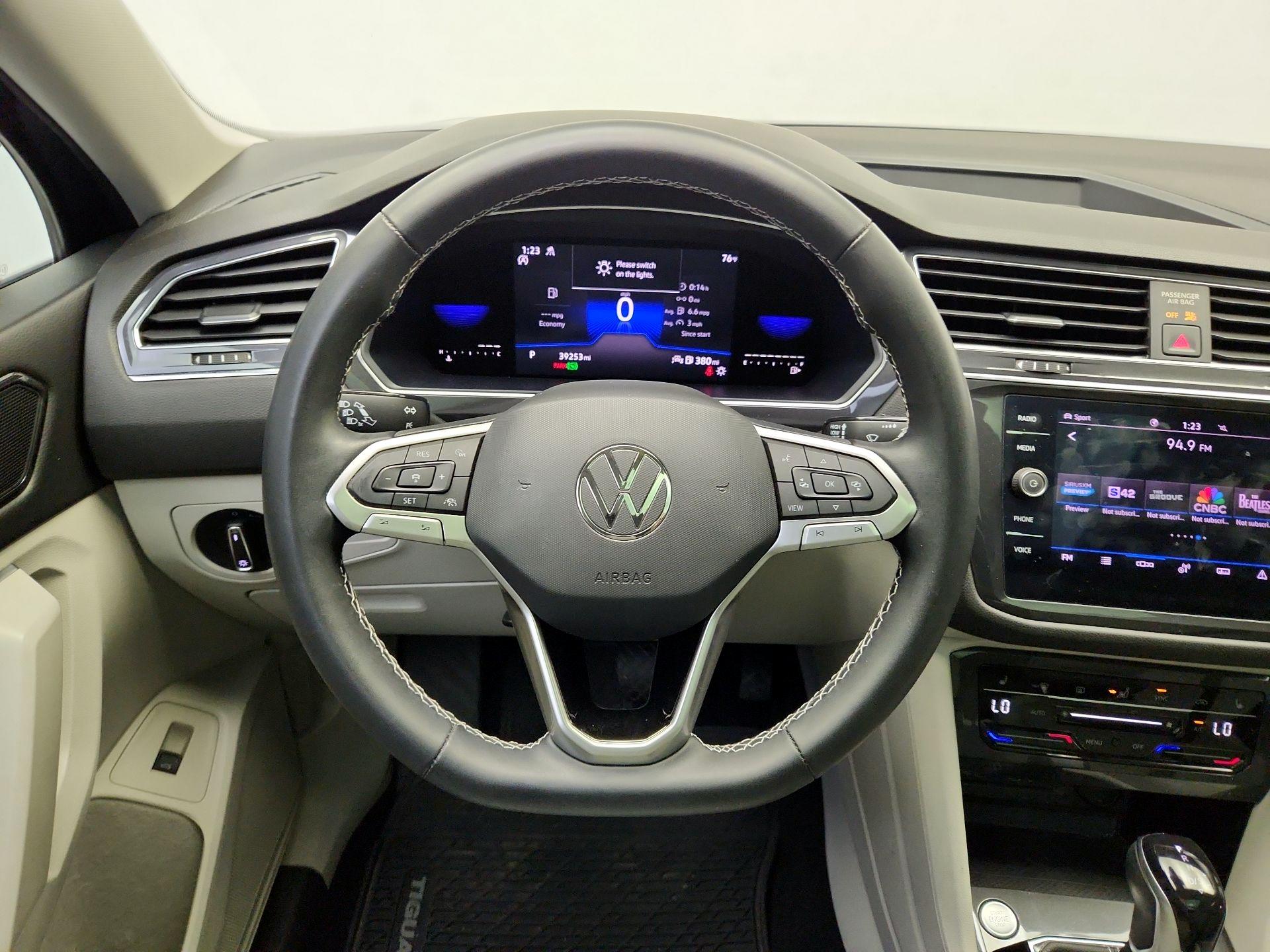 Thumbnail: 2022 Volkswagen Tiguan - 10