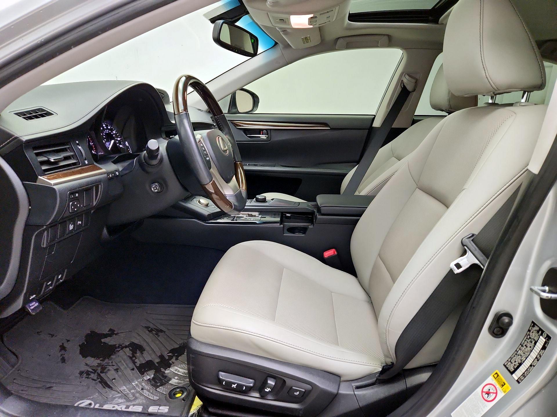 Thumbnail: 2014 Lexus ES - 11