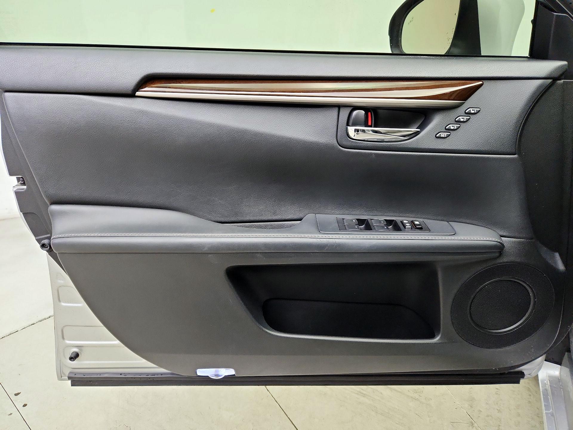 Thumbnail: 2014 Lexus ES - 12