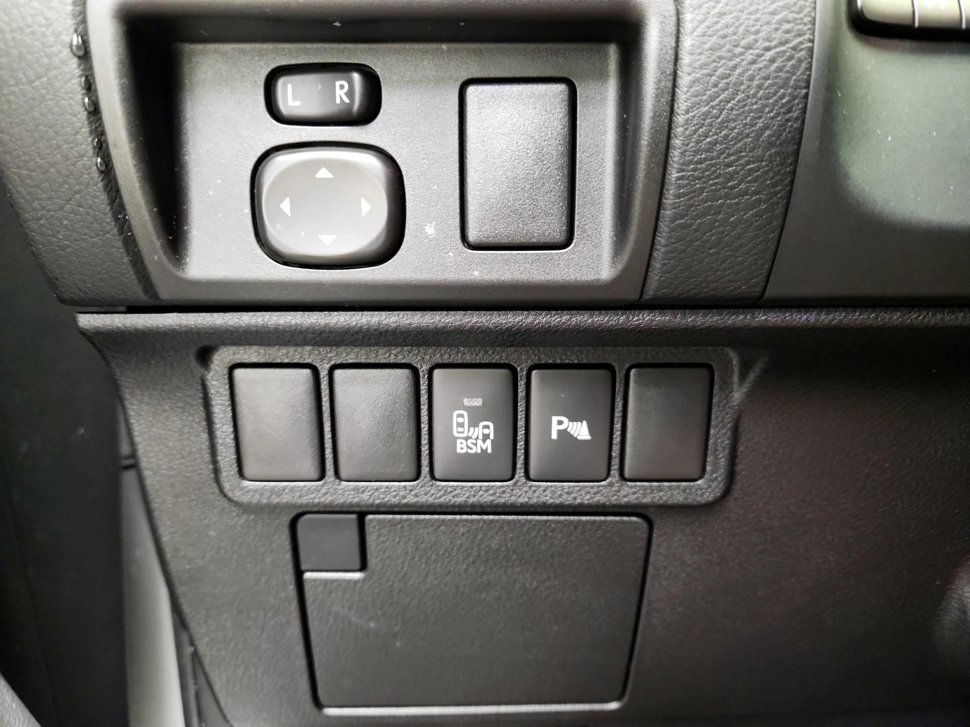Thumbnail: 2014 Lexus ES - 13