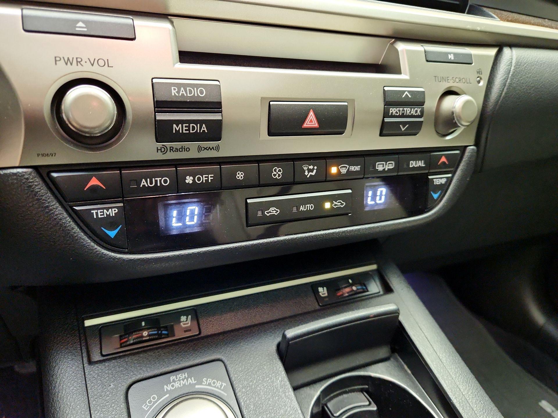 Thumbnail: 2014 Lexus ES - 16
