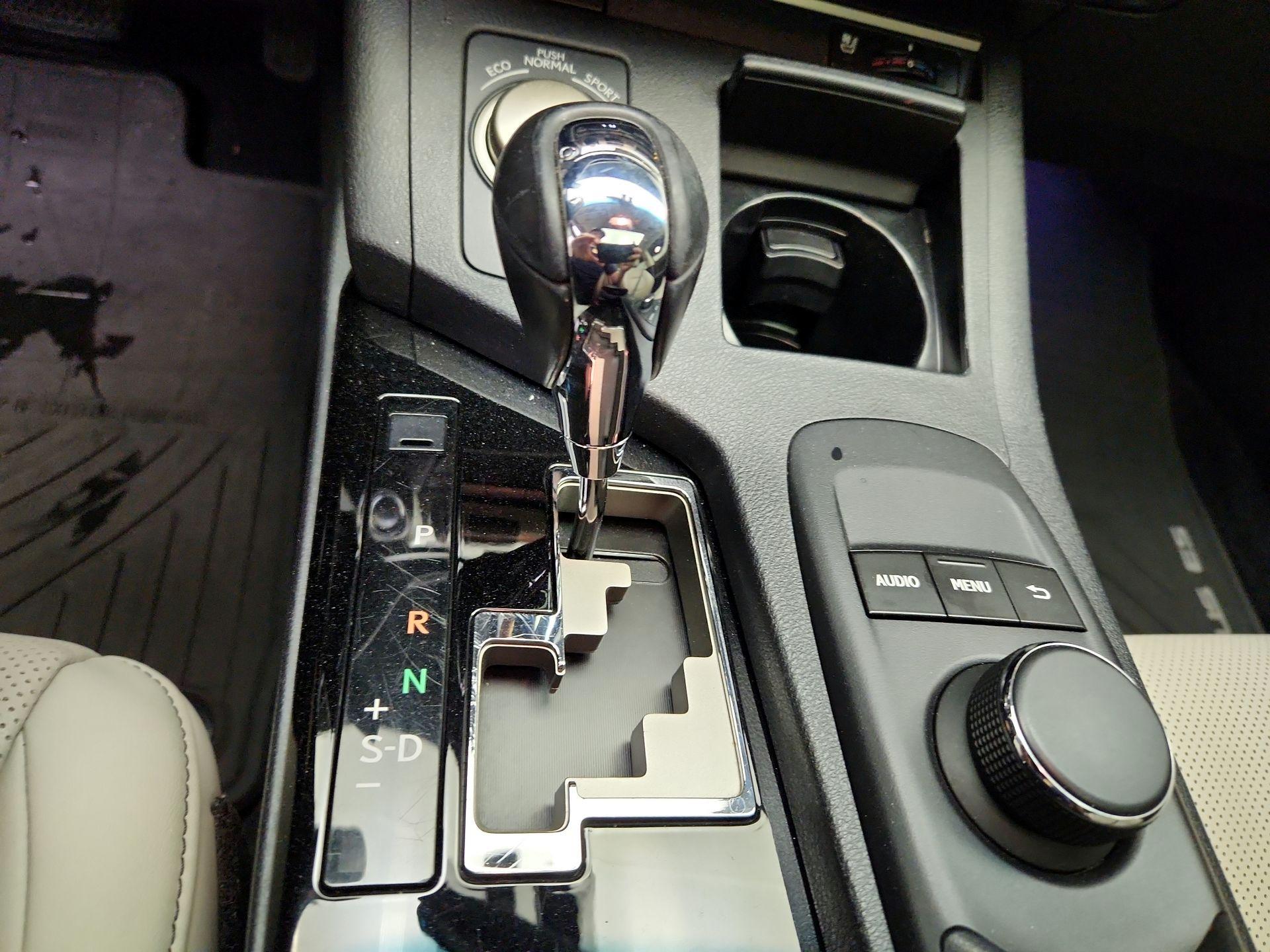 Thumbnail: 2014 Lexus ES - 17
