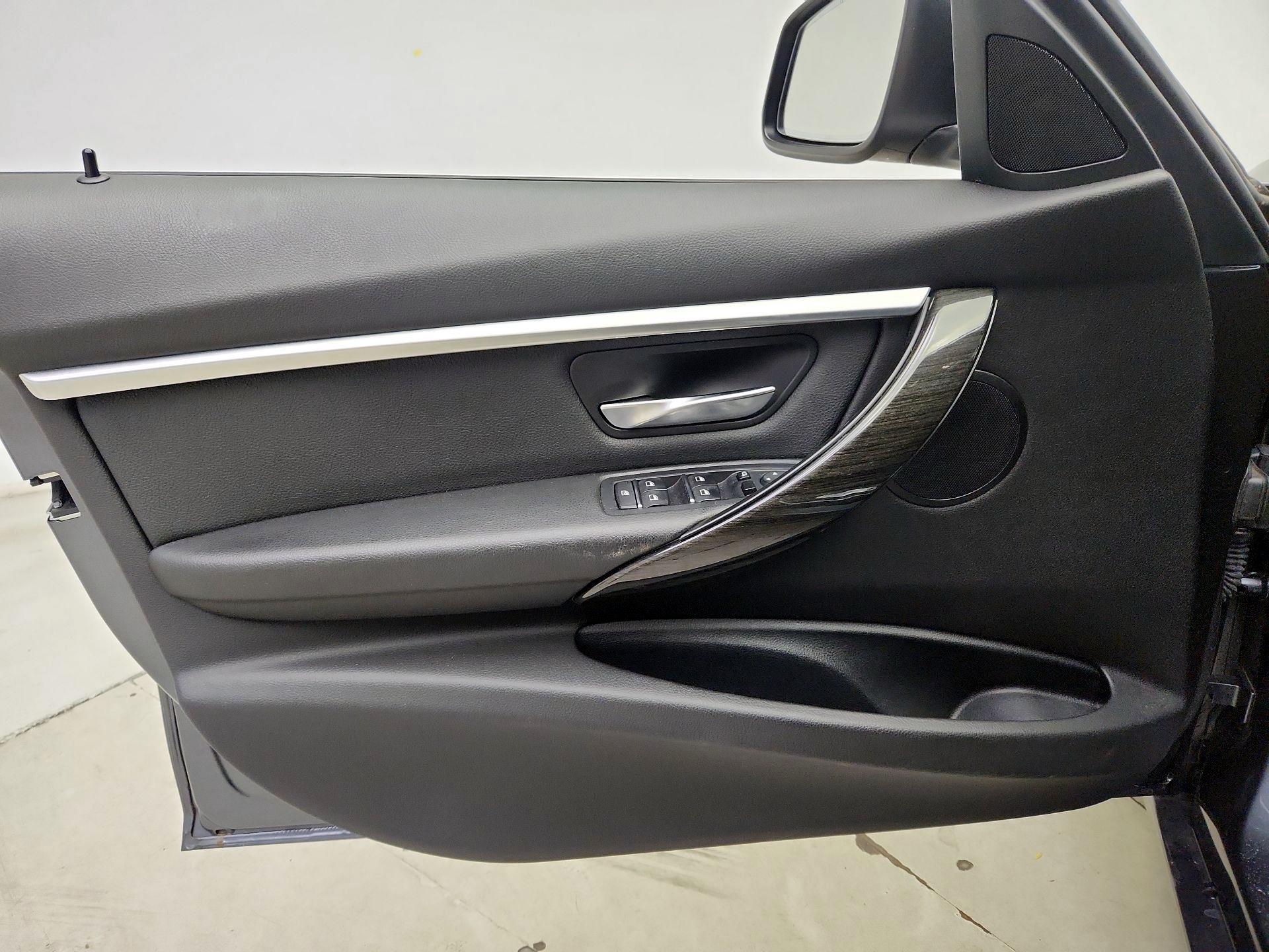 Thumbnail: 2018 BMW 3 Series - 12
