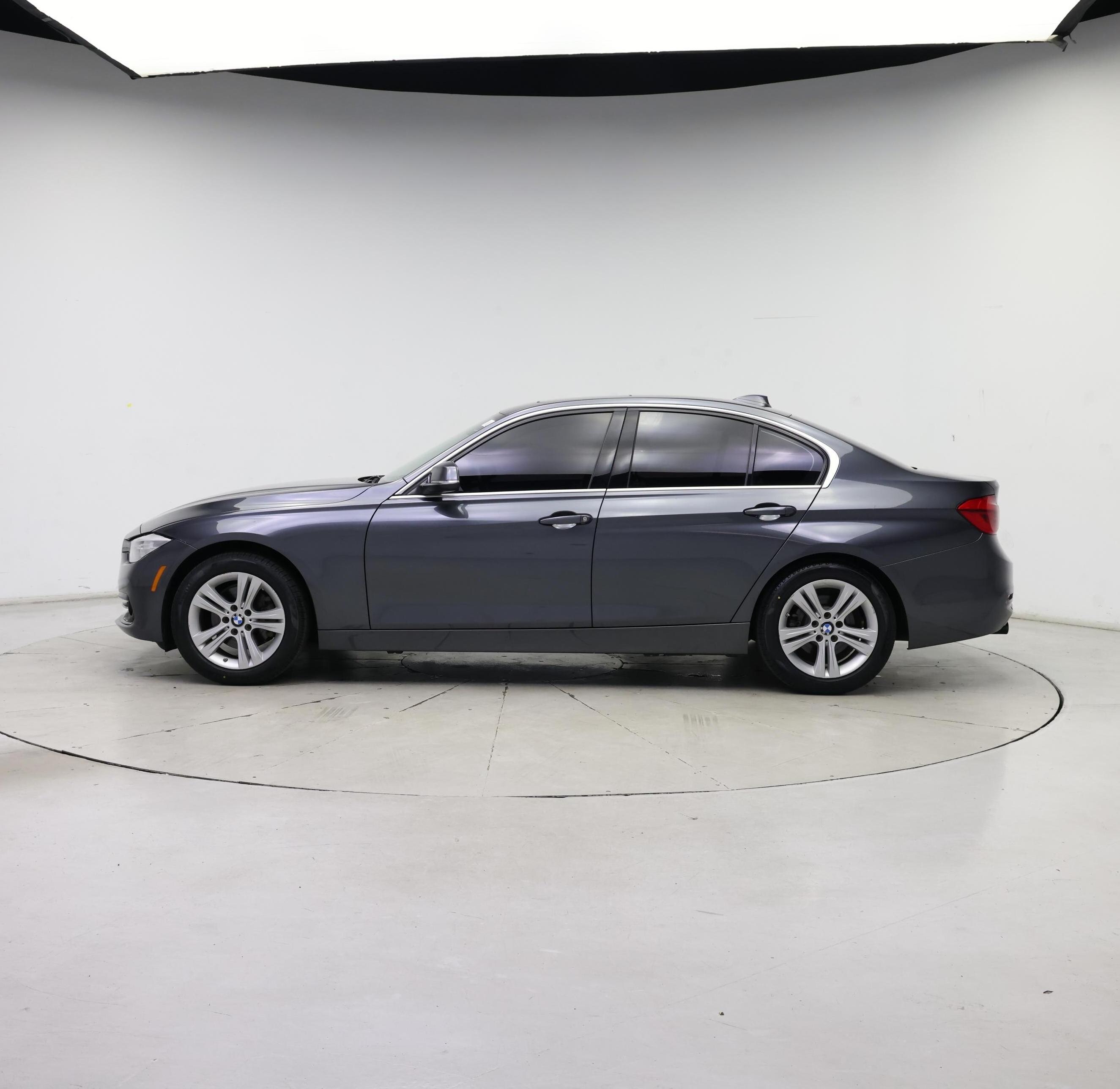 Thumbnail: 2018 BMW 3 Series - 3