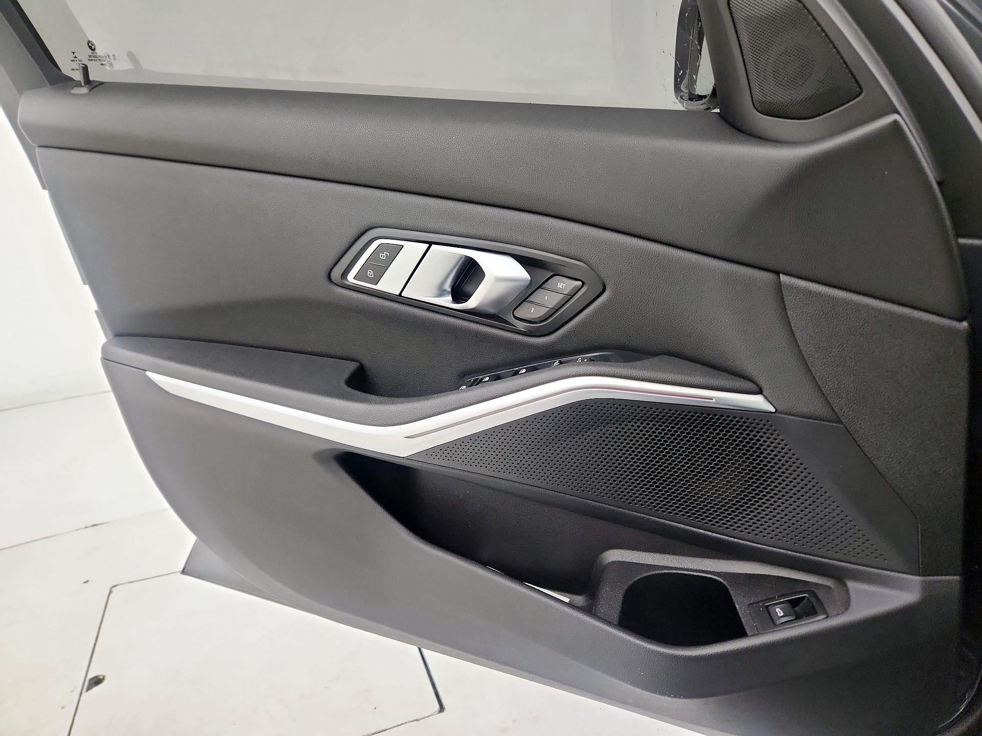 Thumbnail: 2021 BMW 3 Series - 12