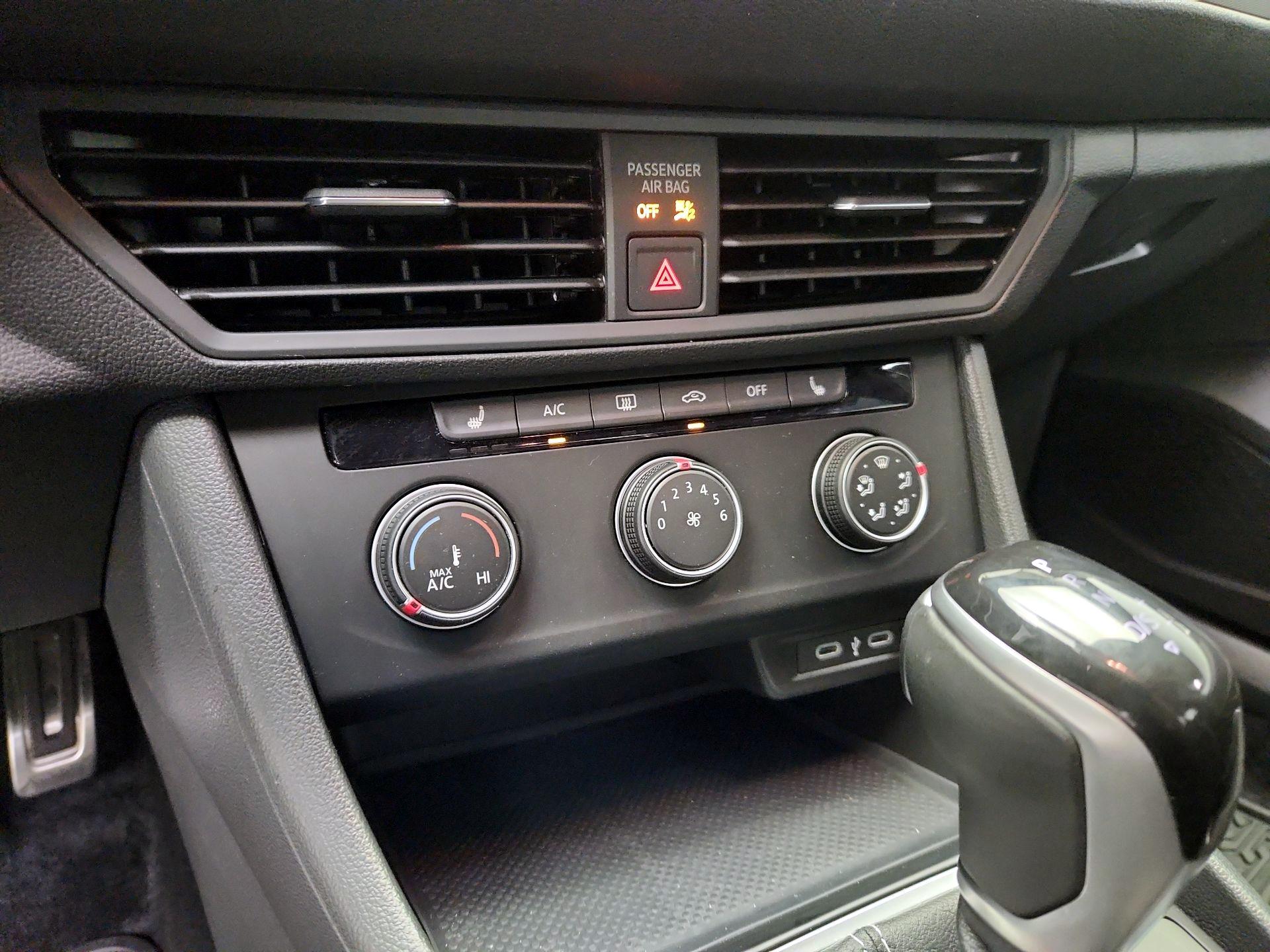Thumbnail: 2024 Volkswagen Jetta - 16
