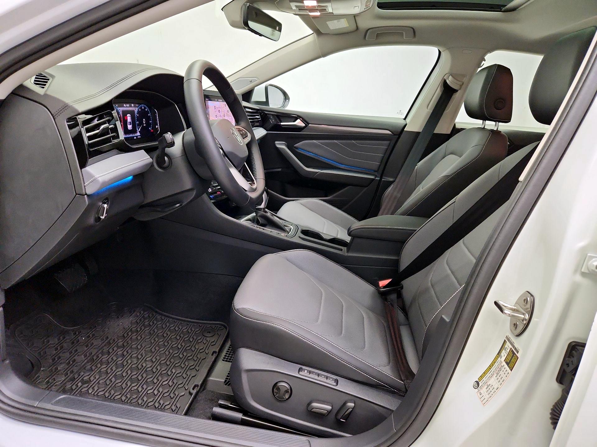 Thumbnail: 2025 Volkswagen Jetta - 11