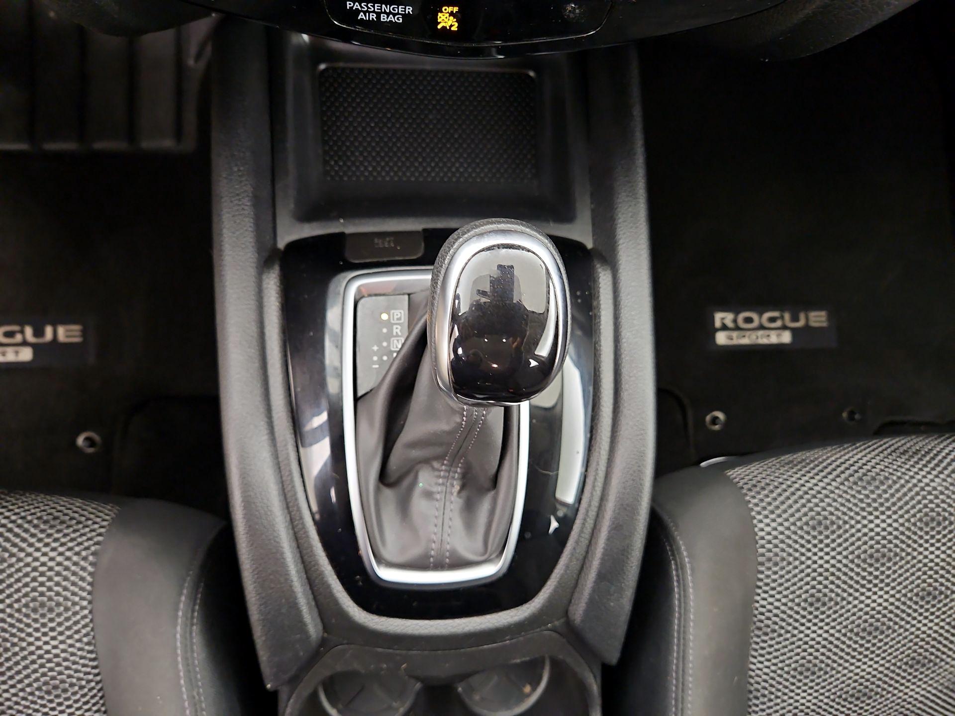 Thumbnail: 2022 Nissan Rogue Sport - 17