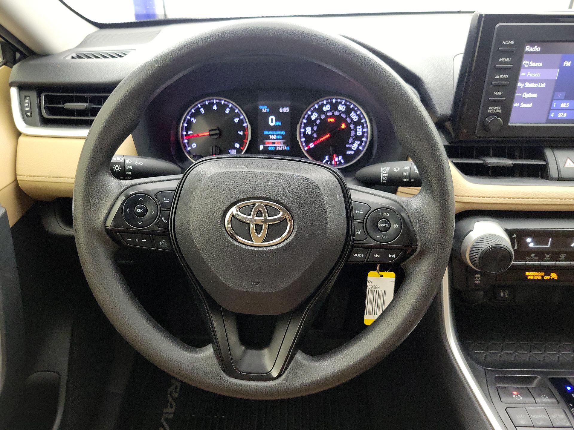 Thumbnail: 2019 Toyota RAV4 - 10